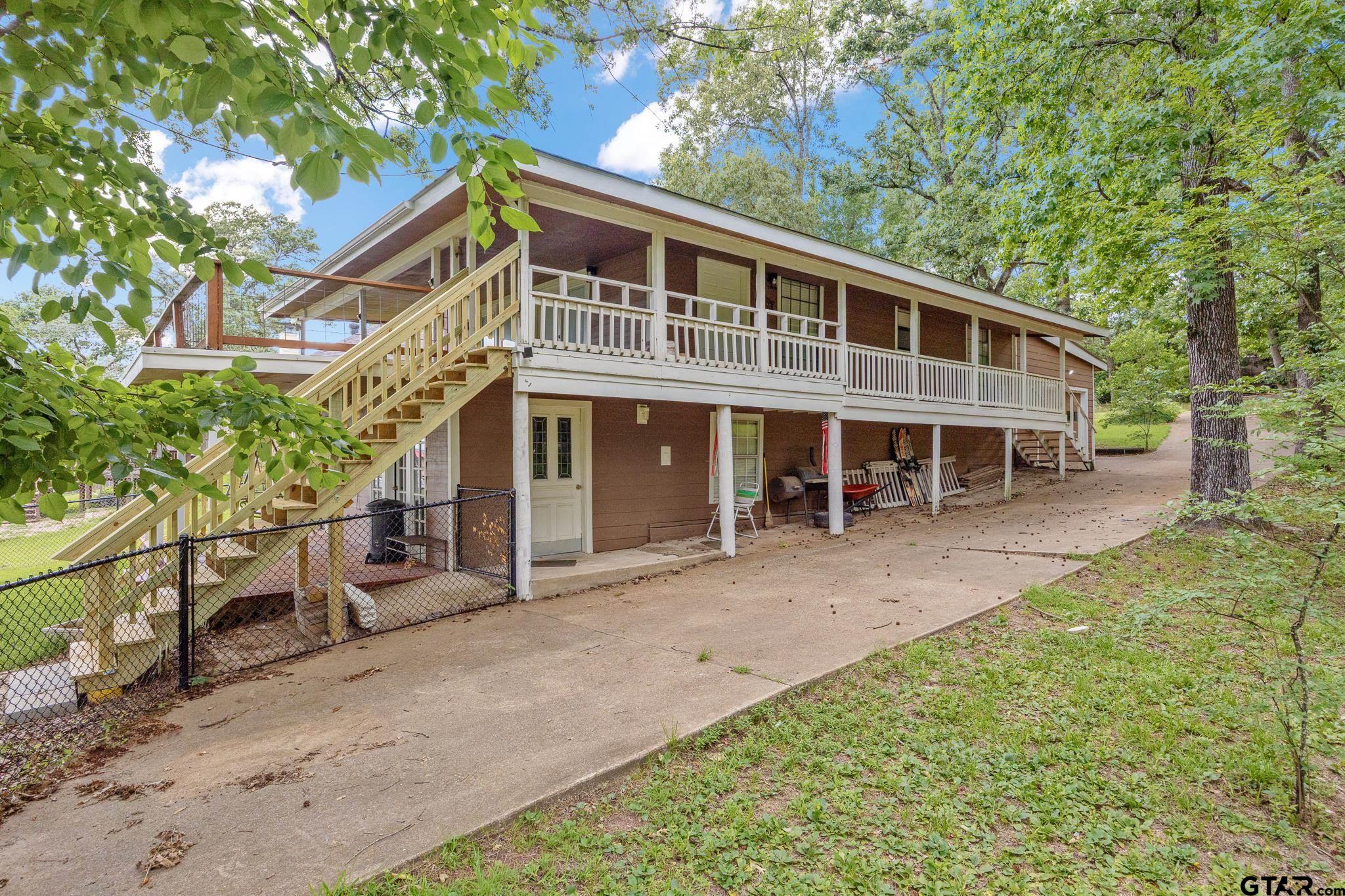17414 Lakeview Dr
