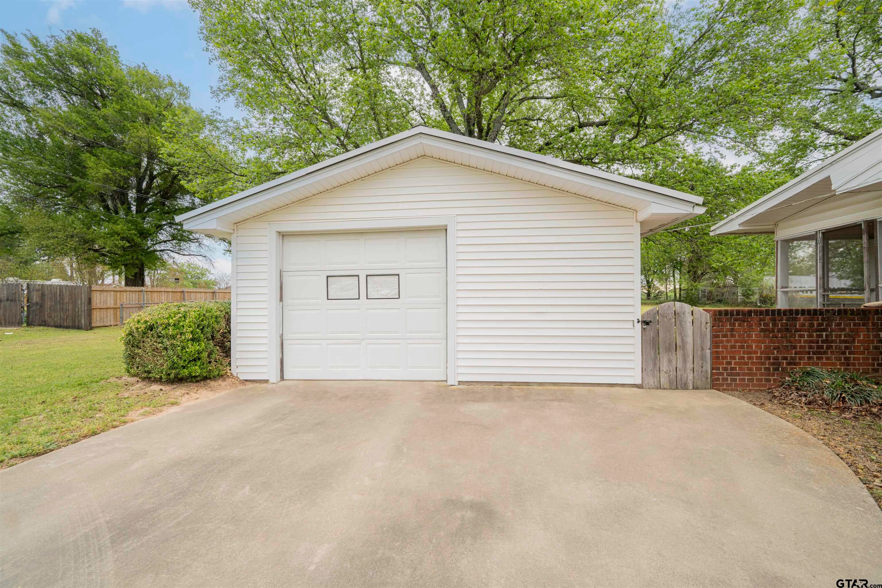 729 S Walnut