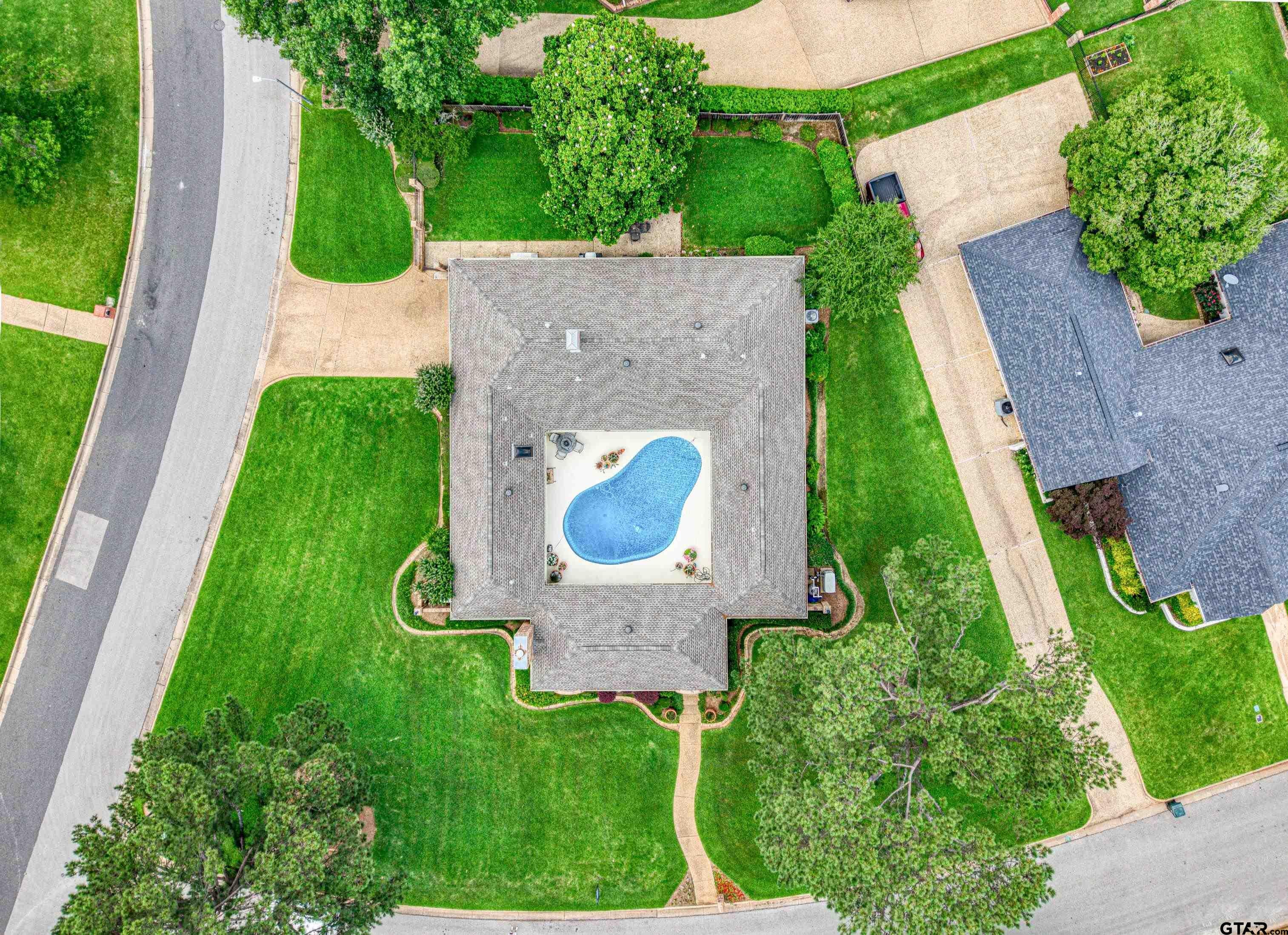 7000 Hollytree Cir