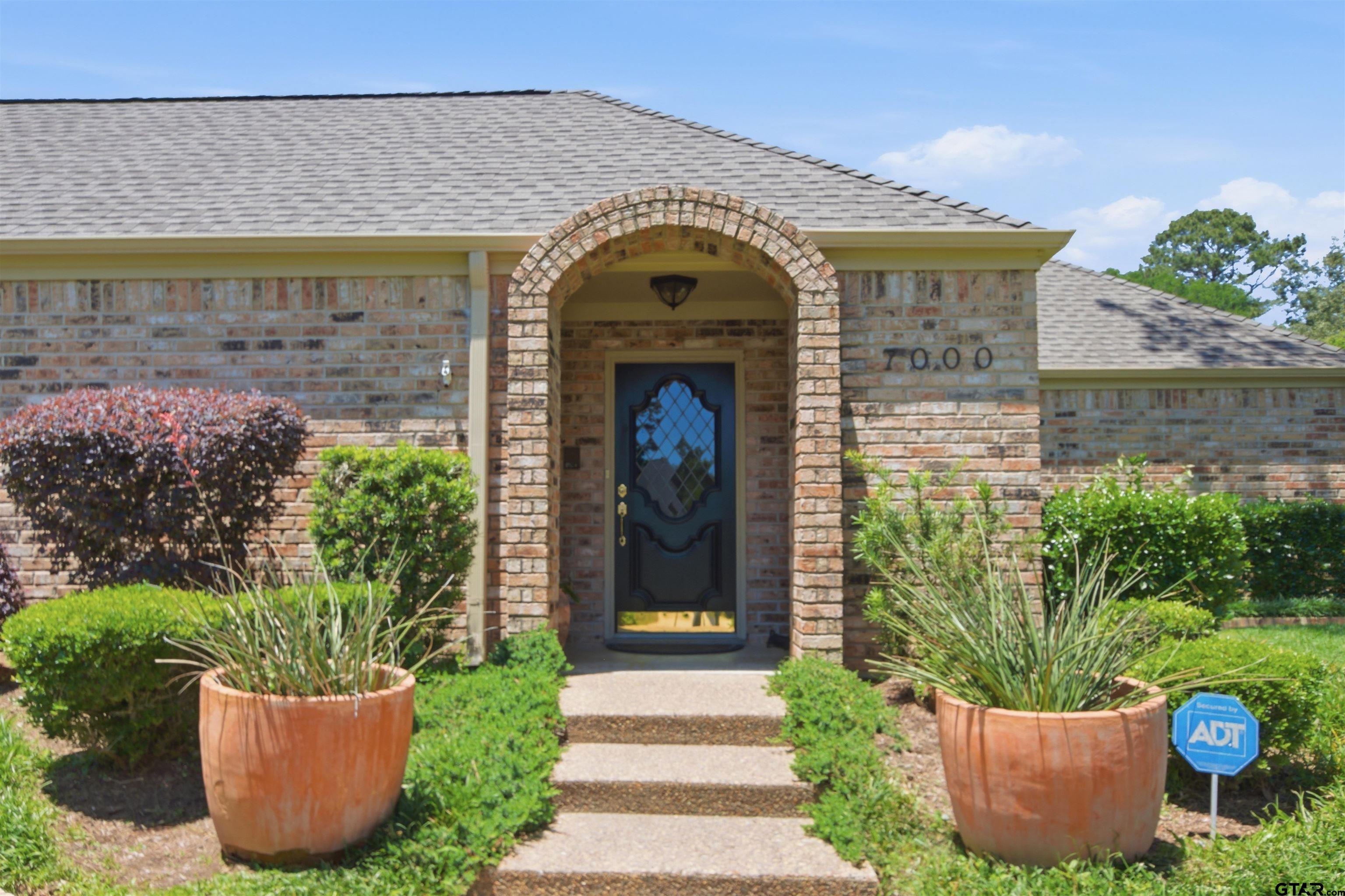 7000 Hollytree Cir