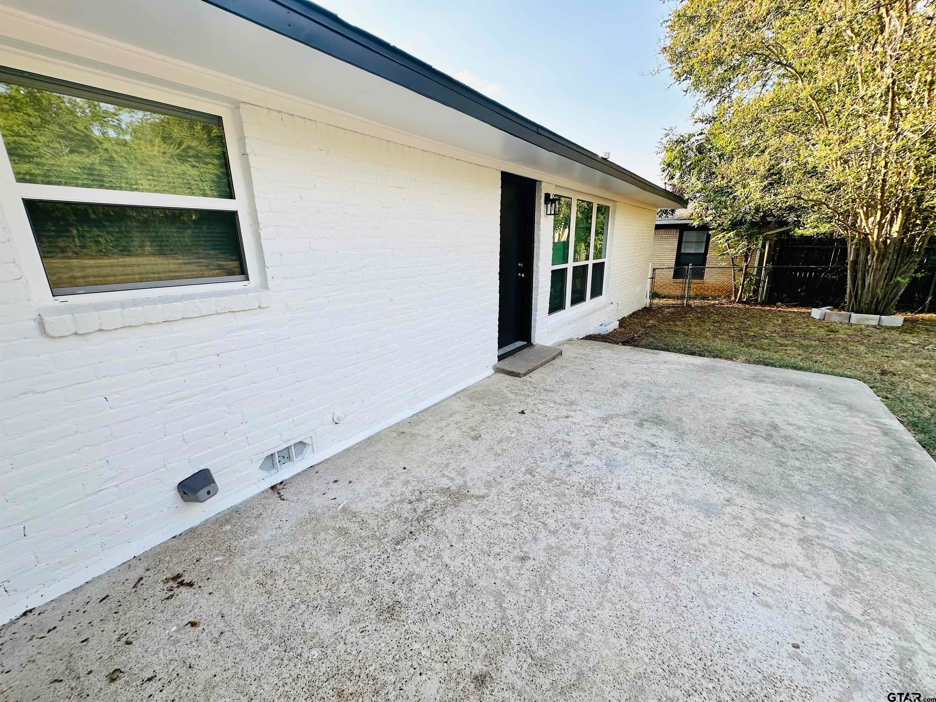 2116 Pine Crest