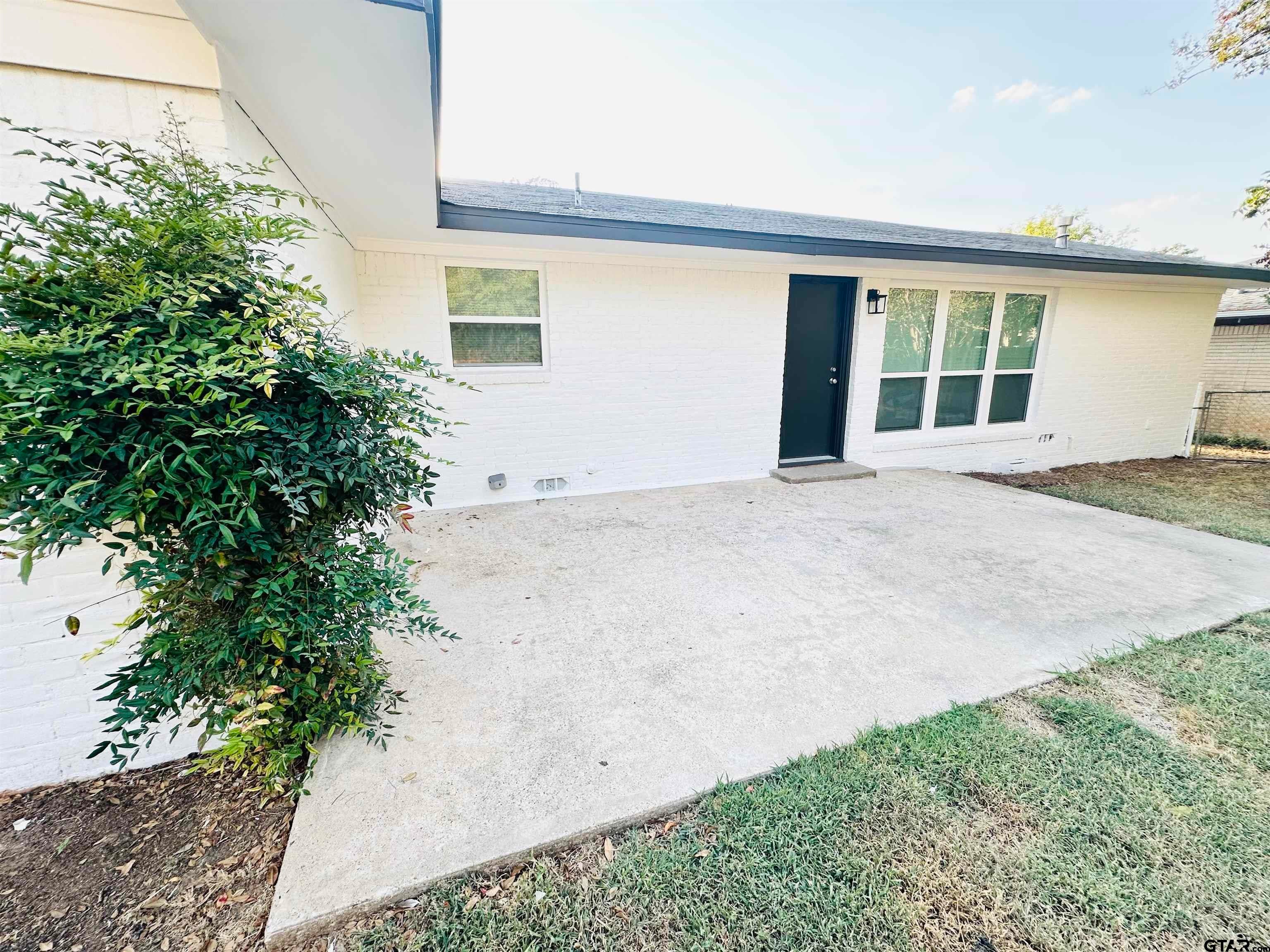2116 Pine Crest