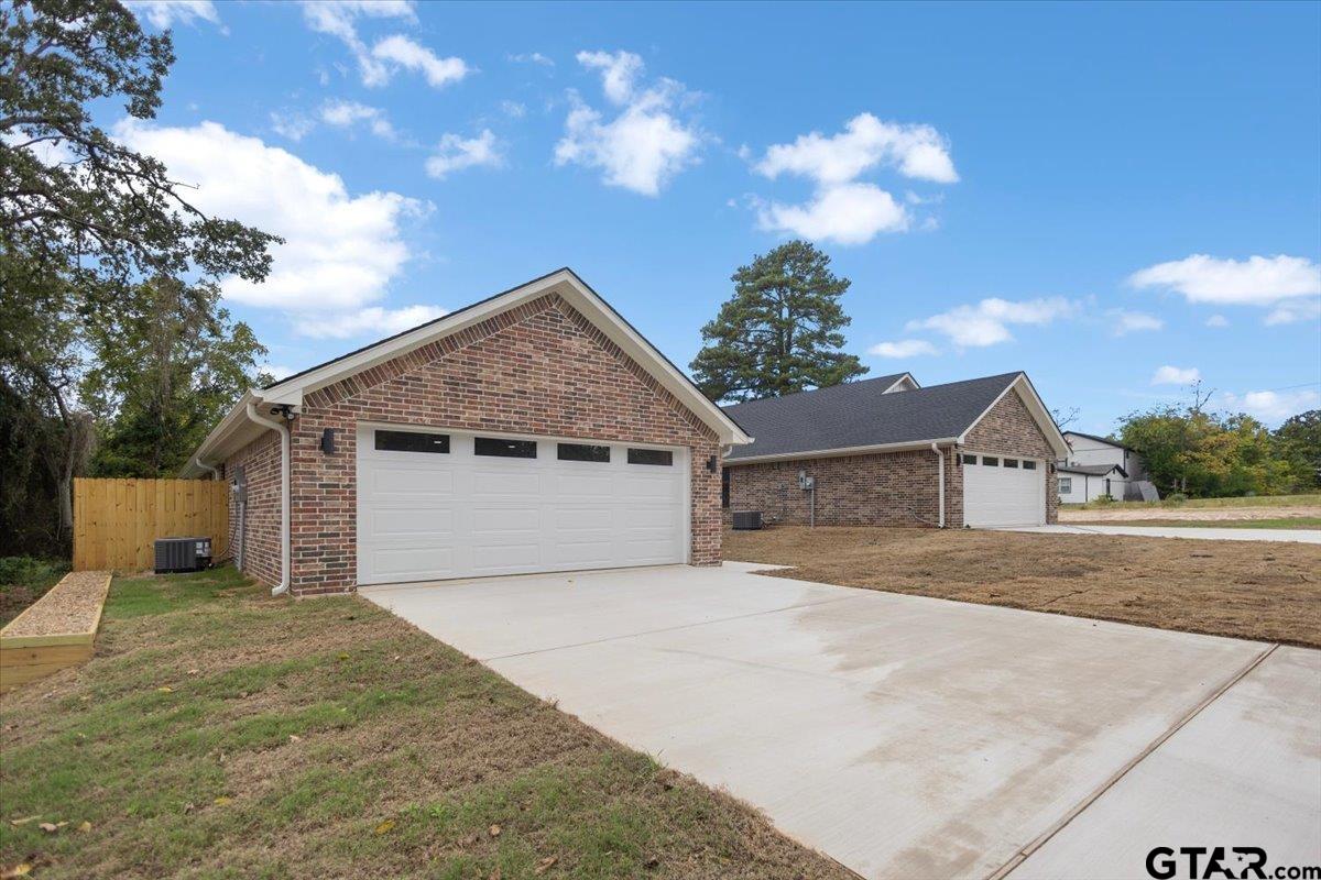 2907 Oliver St.