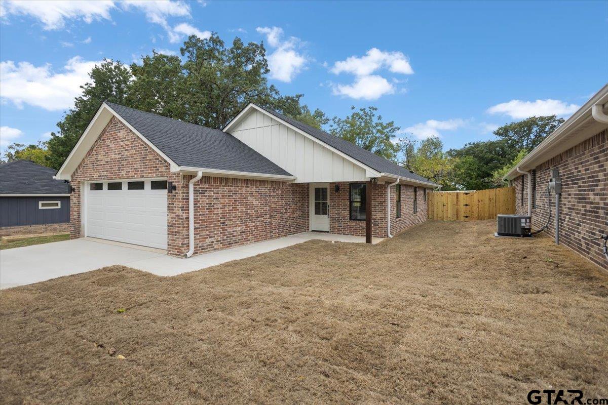 2907 Oliver St.