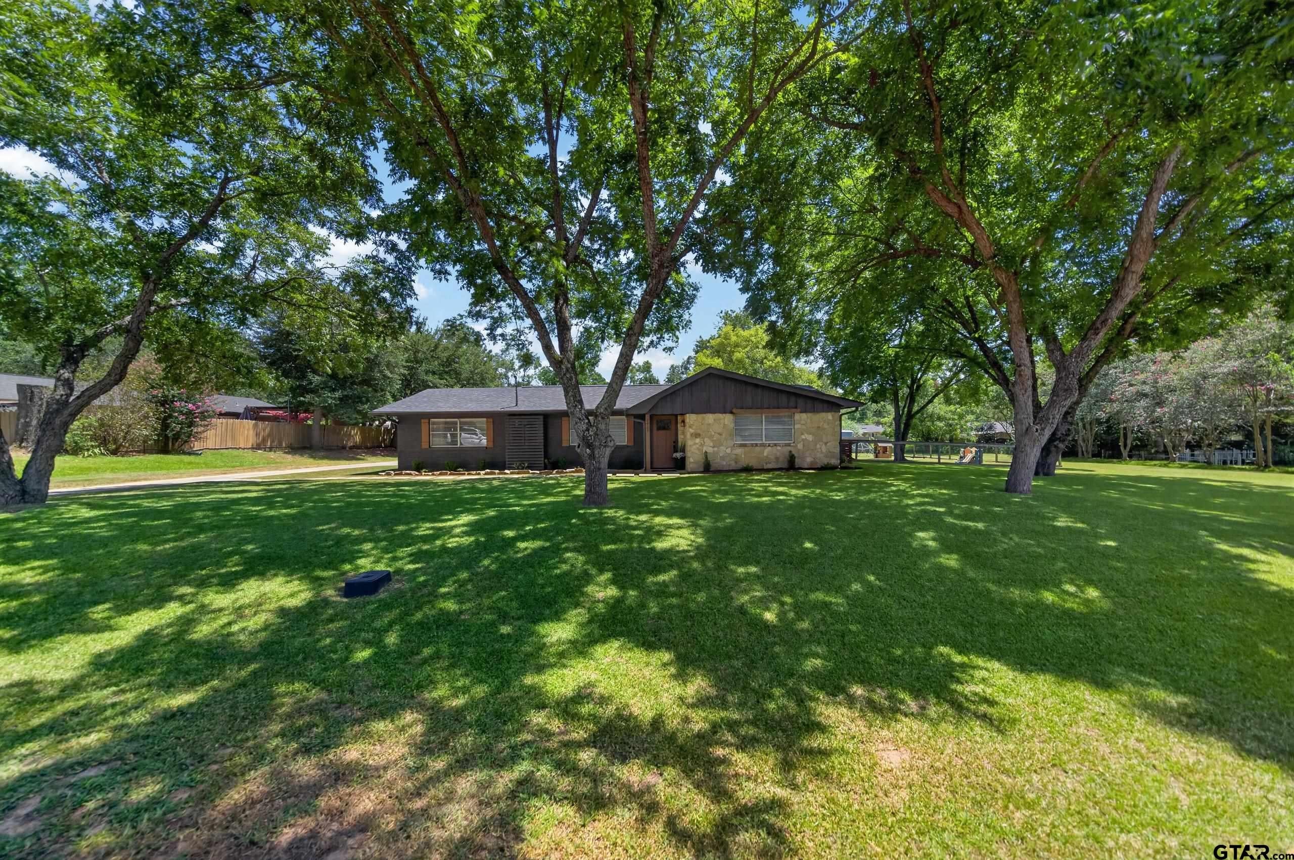 2425 Live Oak St