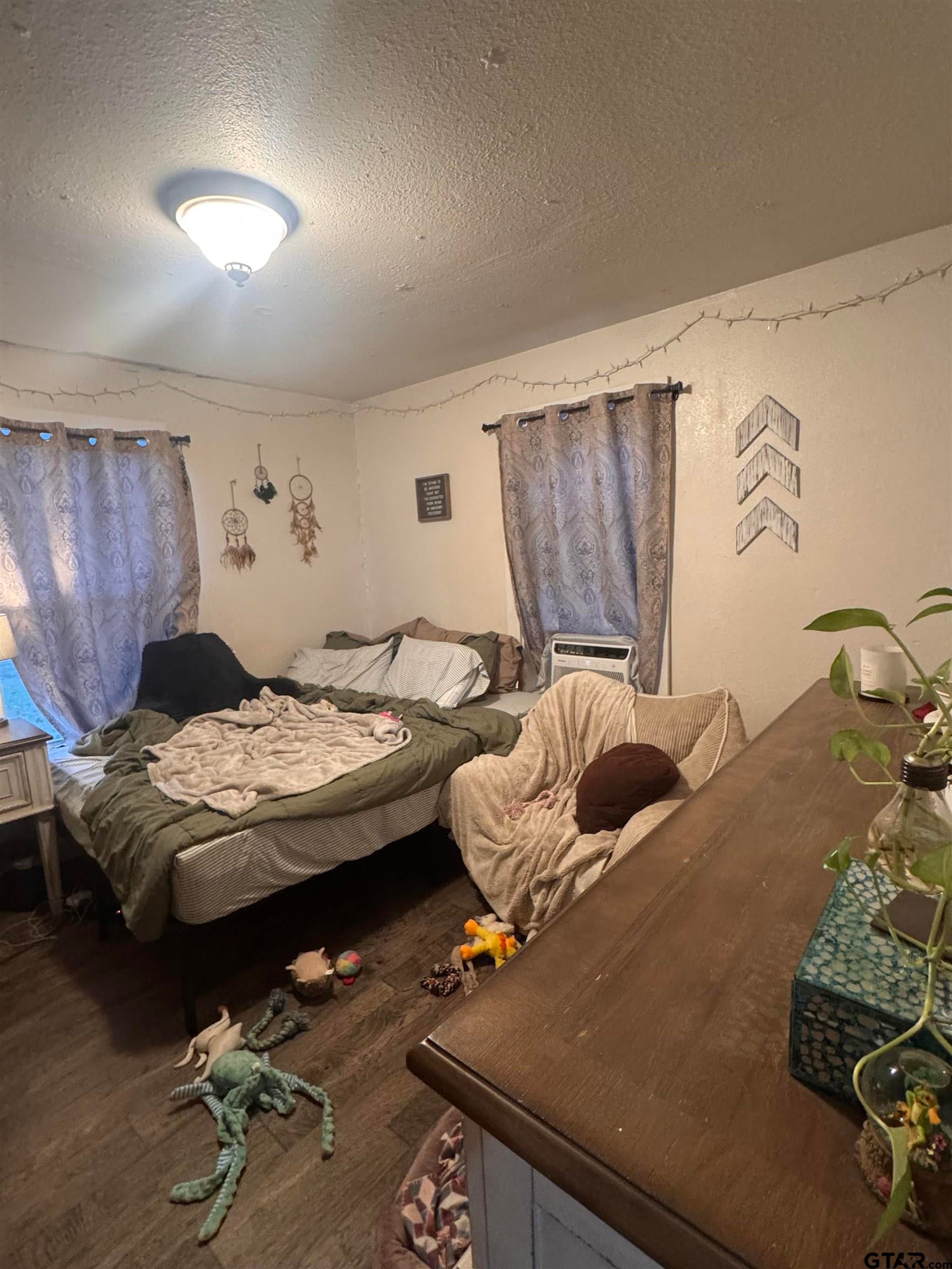 1306 W 10th Street