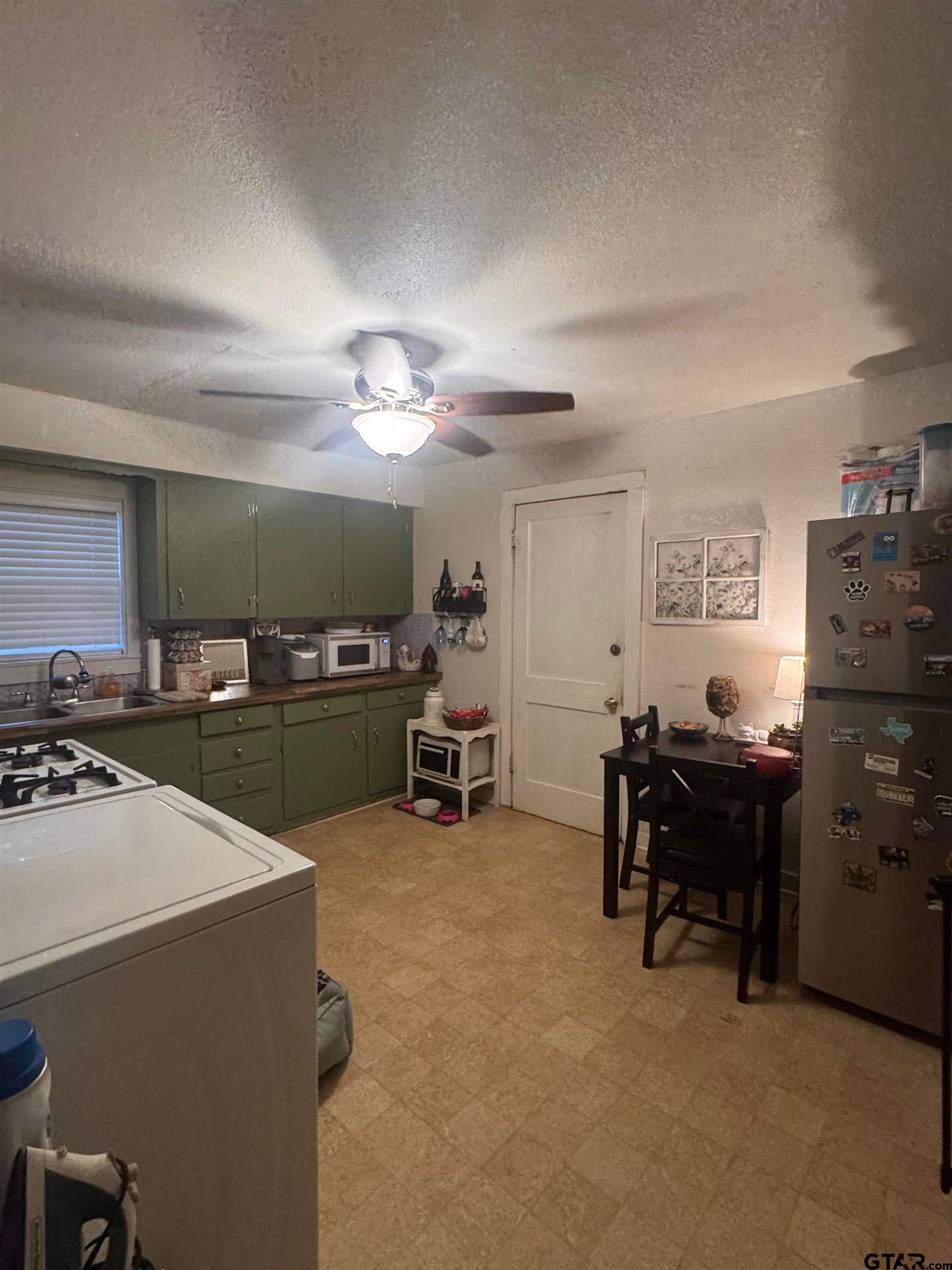 1306 W 10th Street