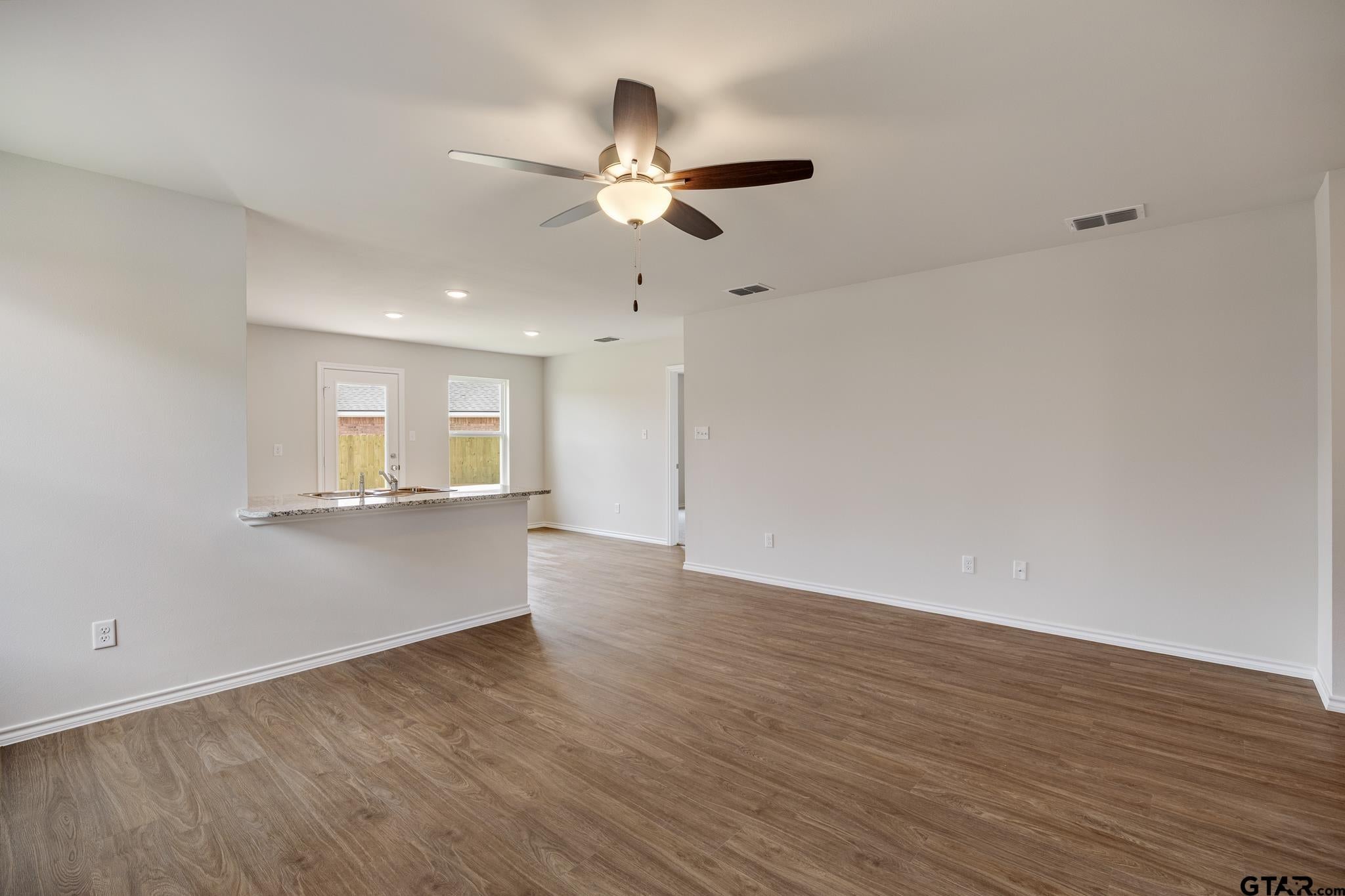 1608 Ridgeway Lane