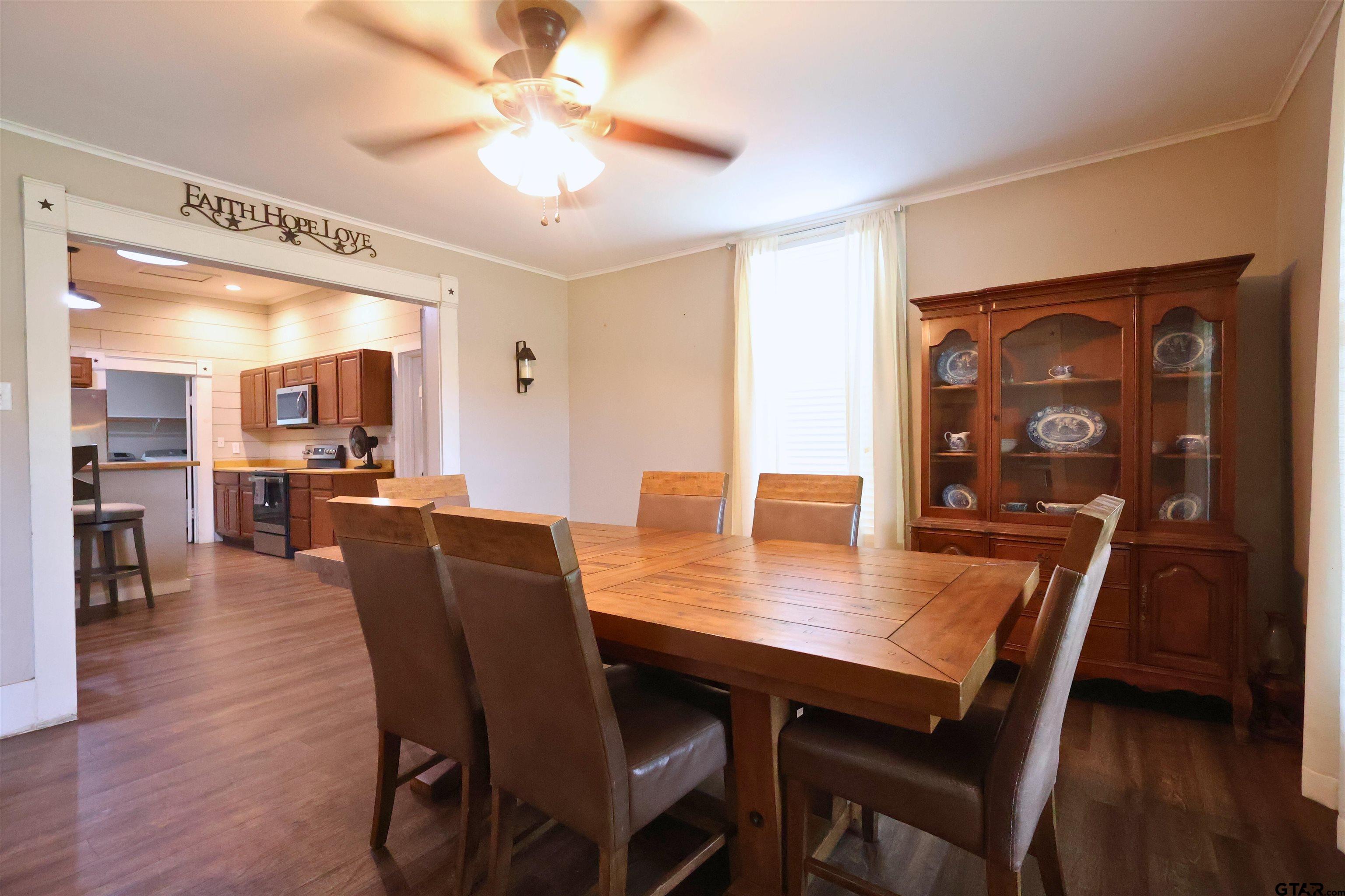 210 Hopkins - Photo 3
