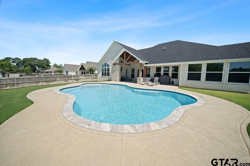 219 White N Gail Ln