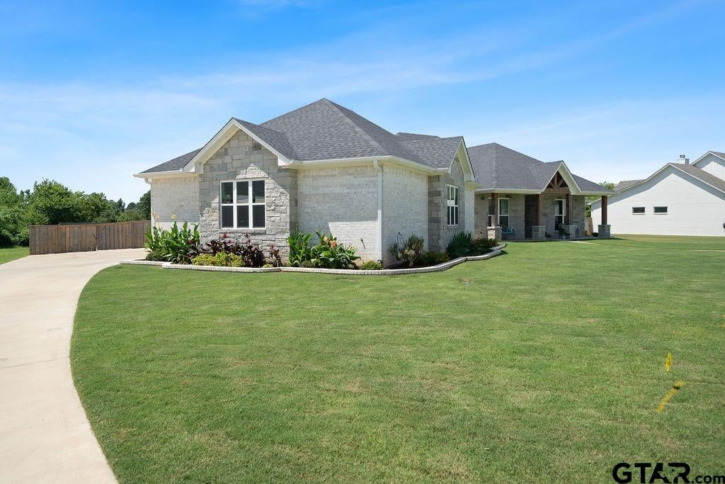 219 White N Gail Ln