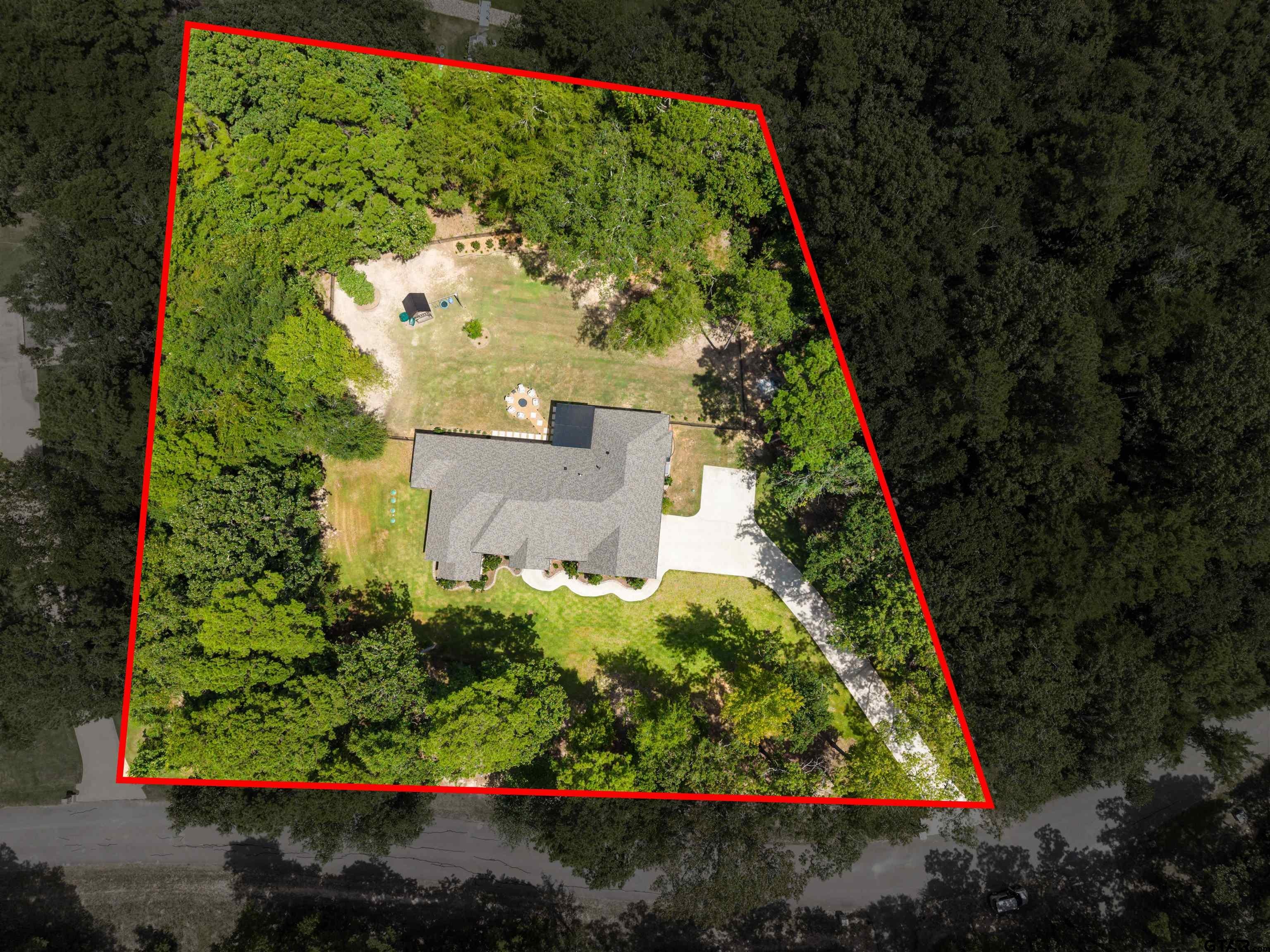 15373 Lakeside Dr