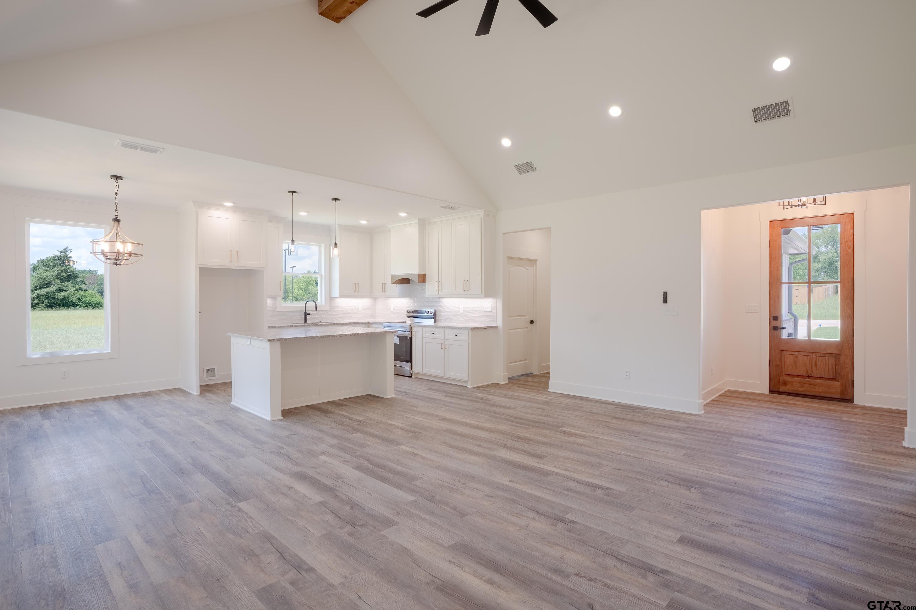 104 W Teal Dr