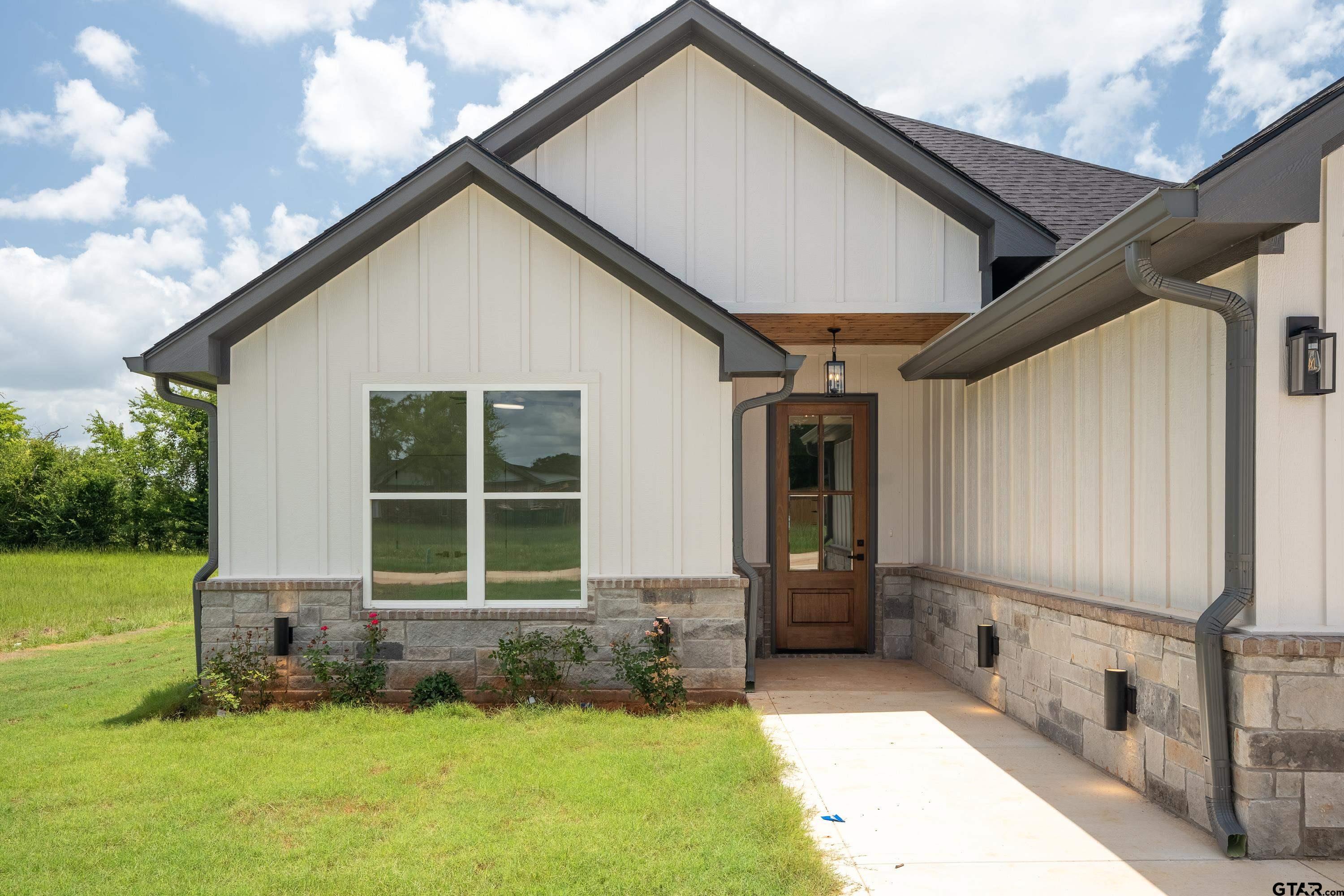 104 W Teal Dr