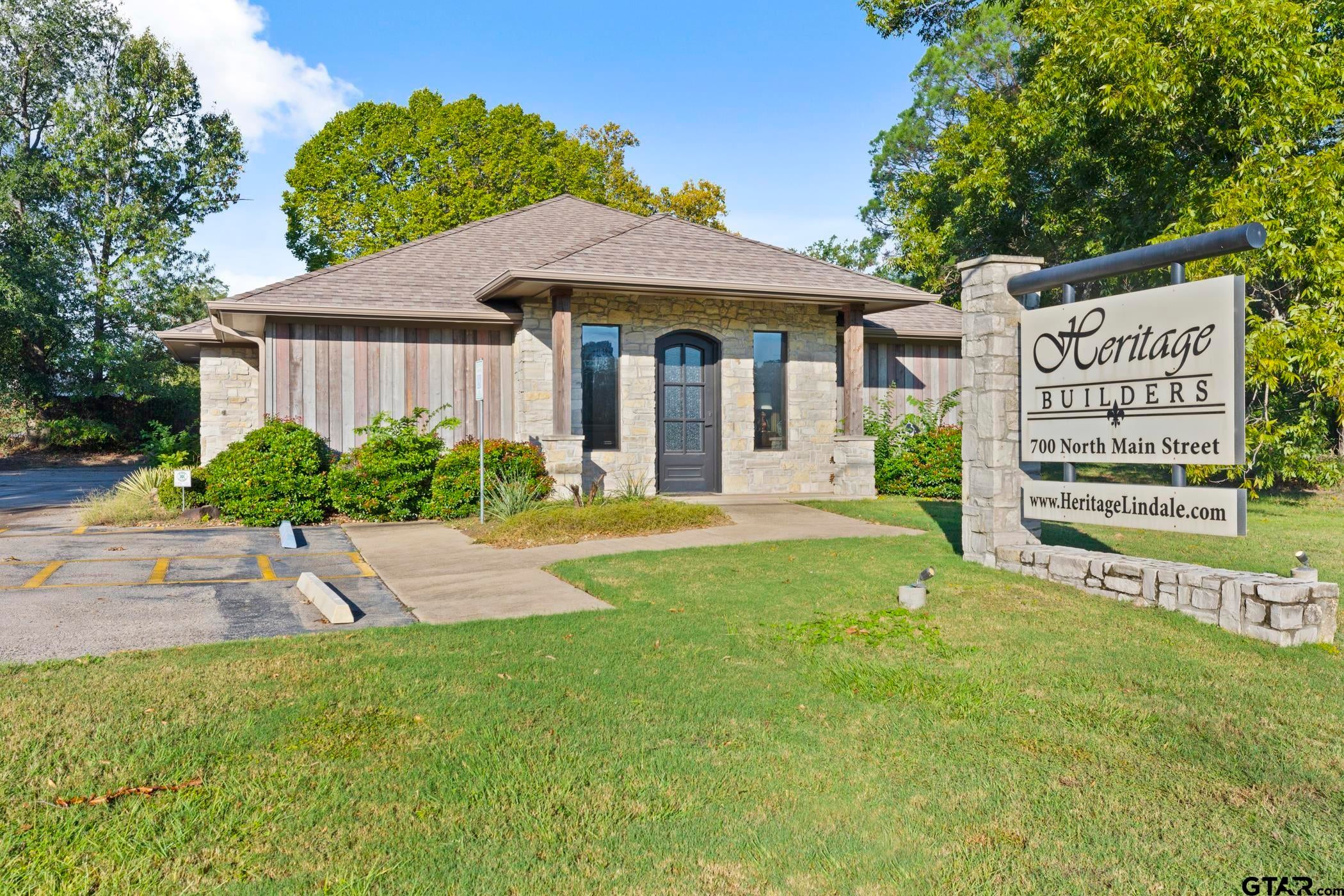 700 N Main St