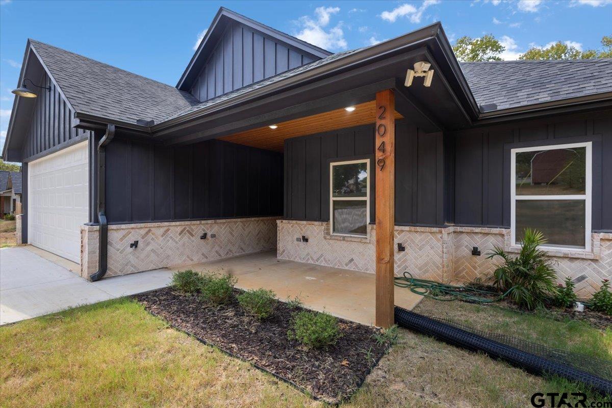 2049 Jackie Ave.