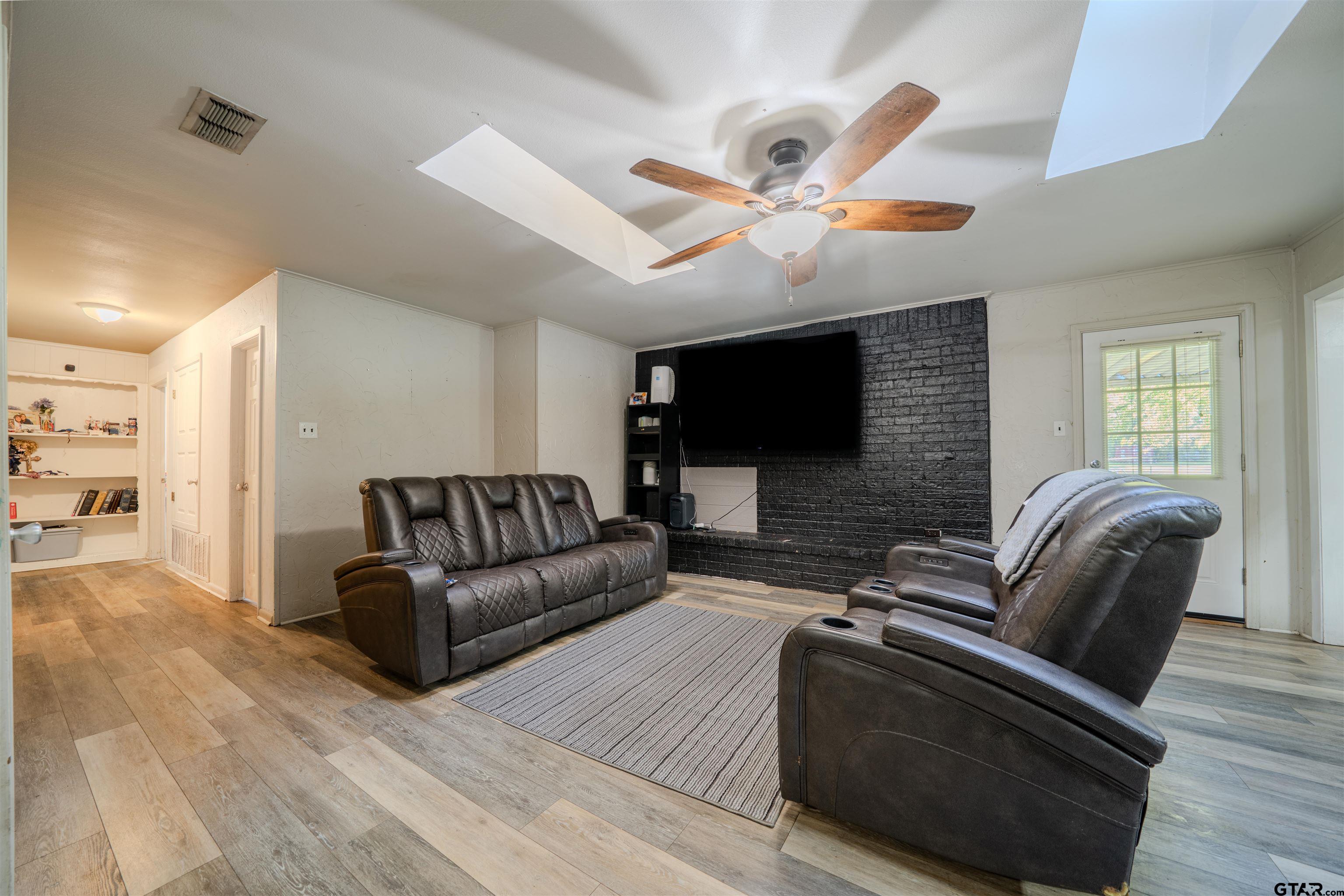 1129 Garden Dr