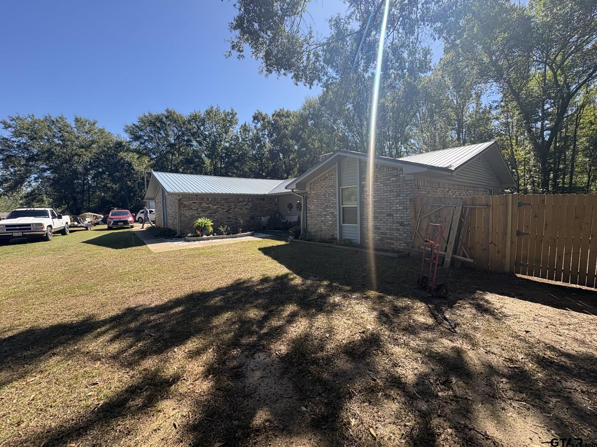 2122 E FM 249