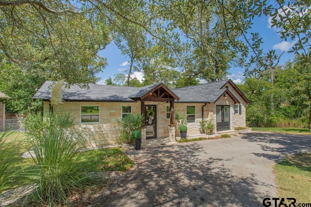 224 Hide Away Ln East