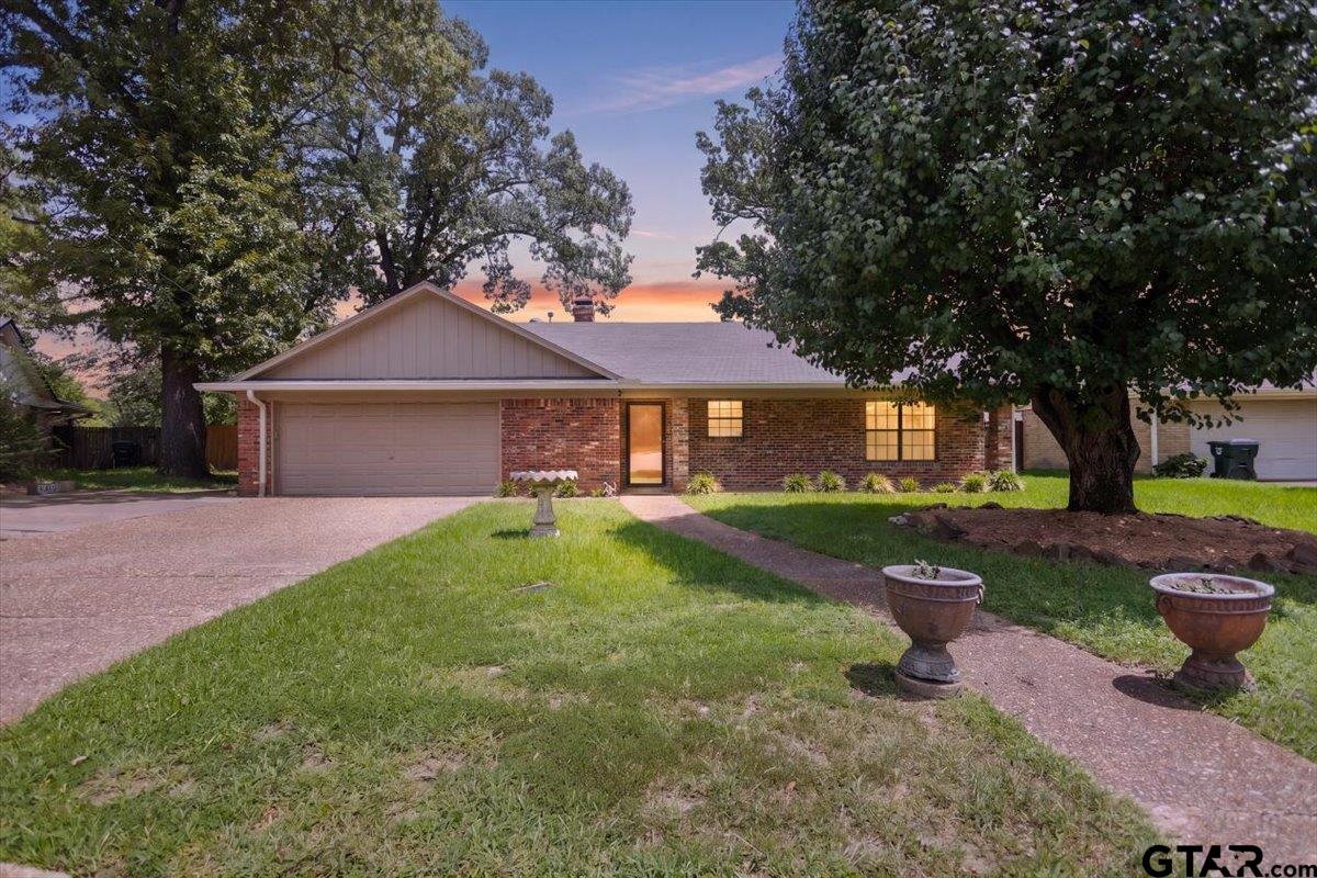1100 Foxglove Lane