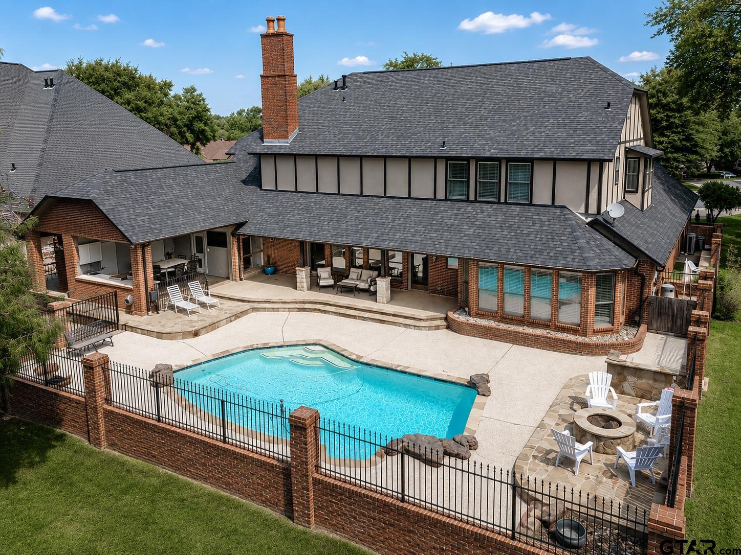 6500 Hollytree Circle