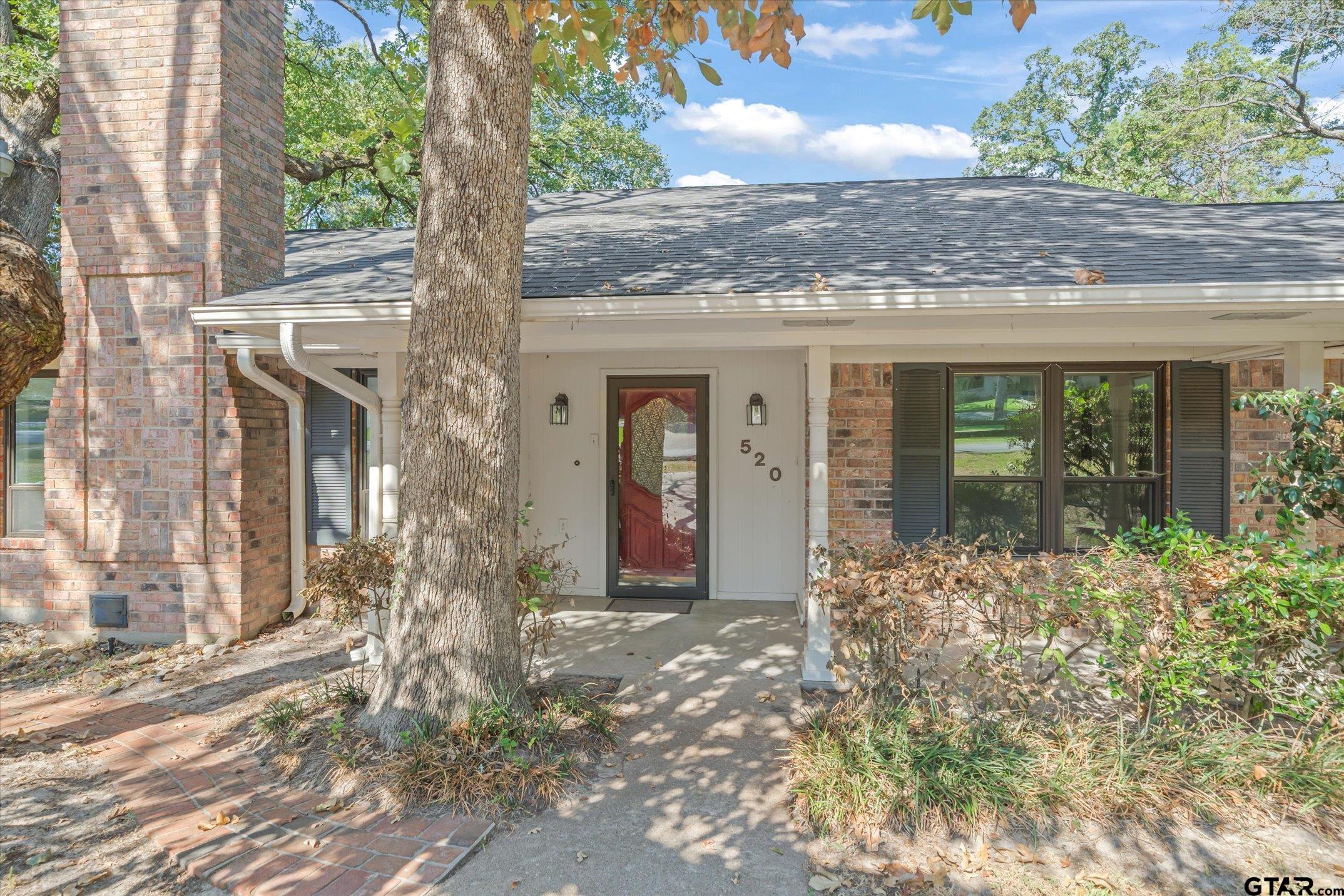 520 Dogwood Ln