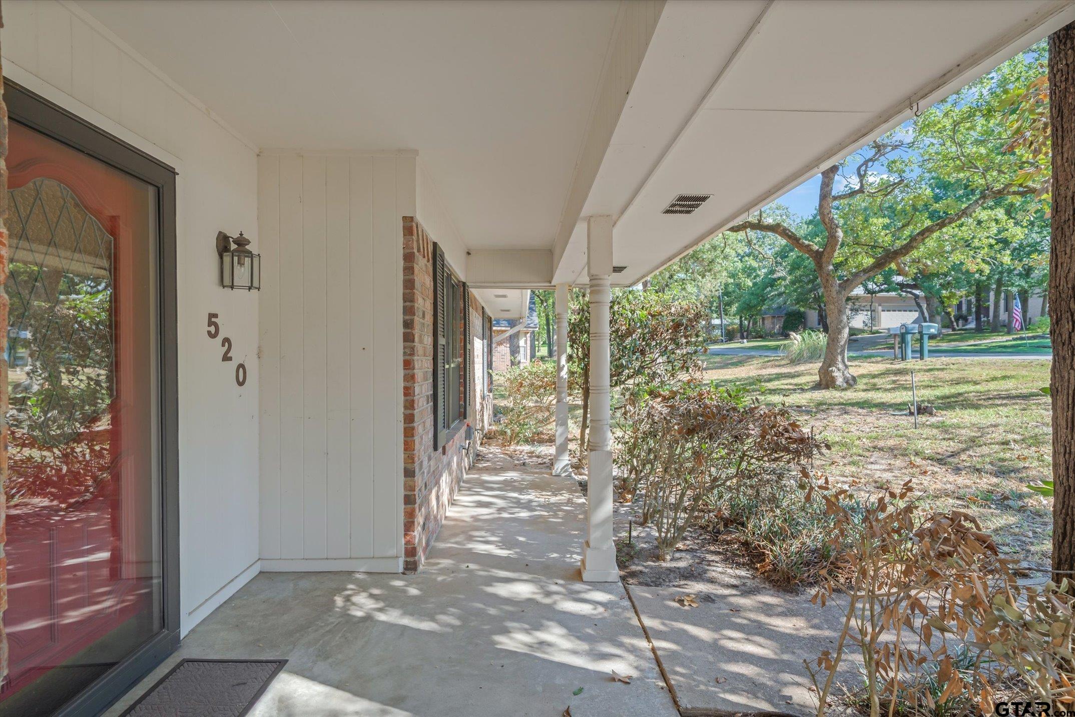 520 Dogwood Ln