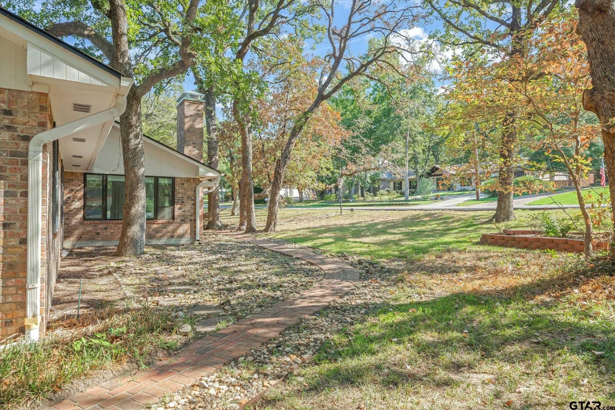 520 Dogwood Ln