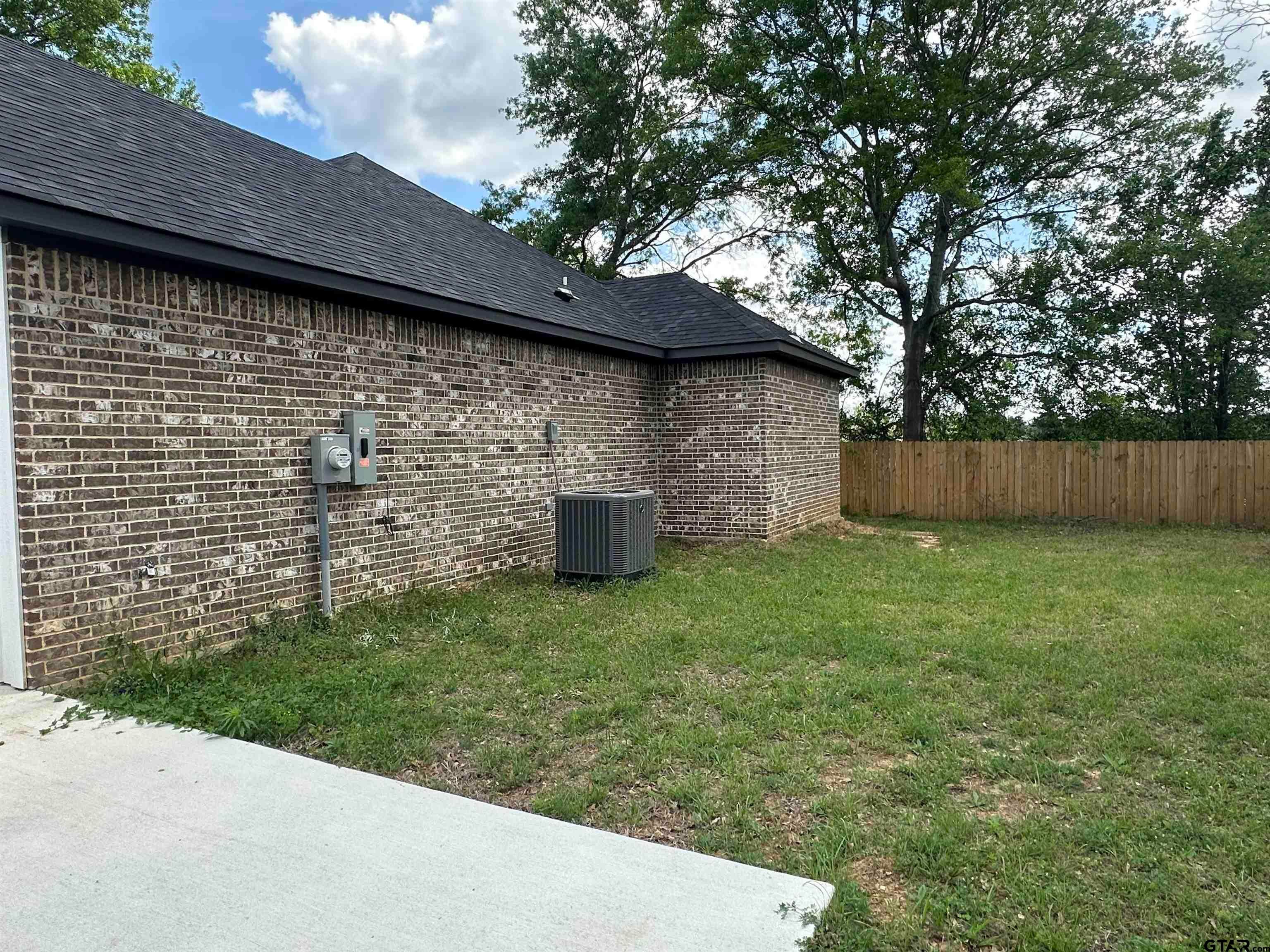 1002 E Main St