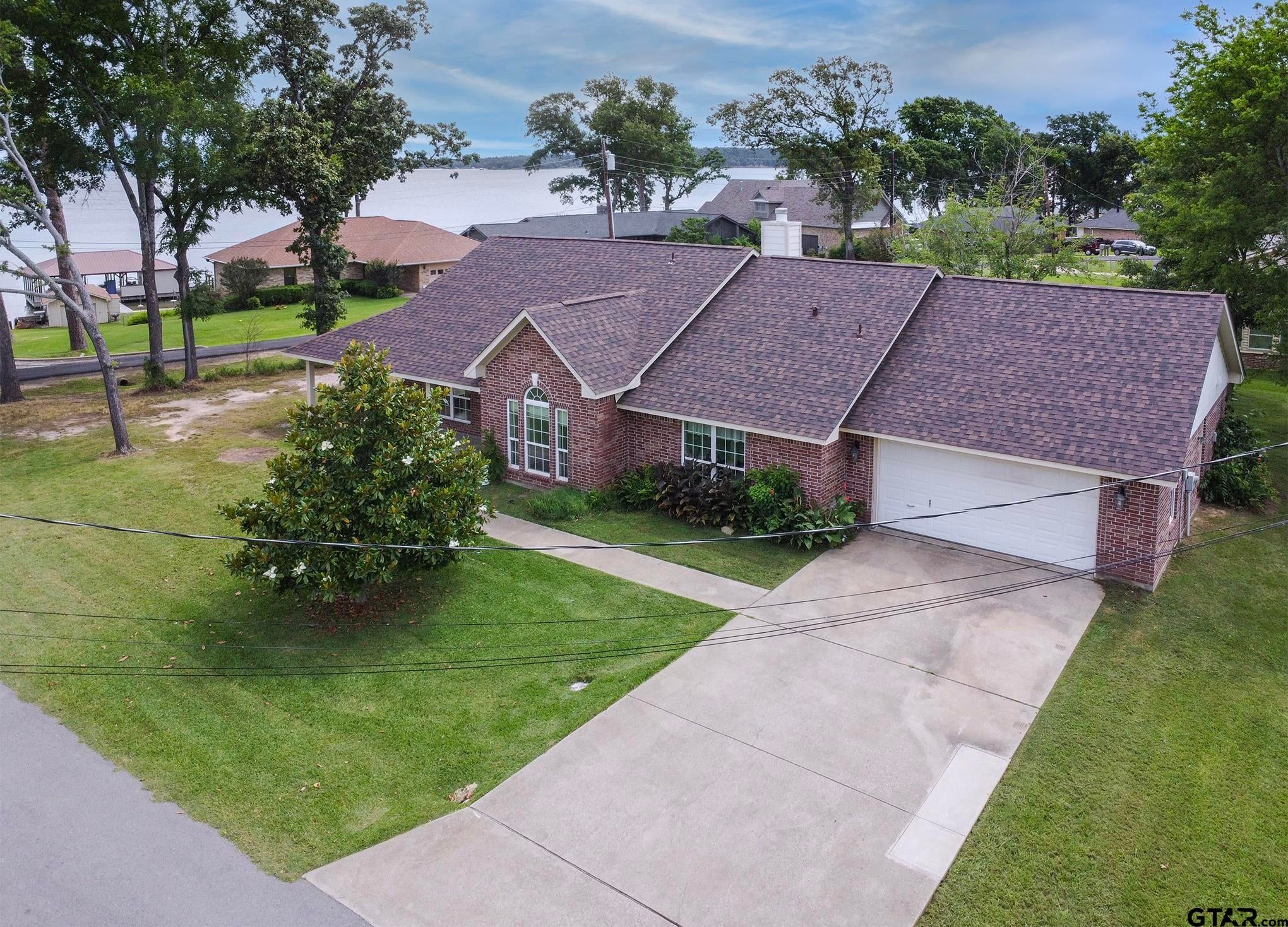 21750 Lakewood Ln