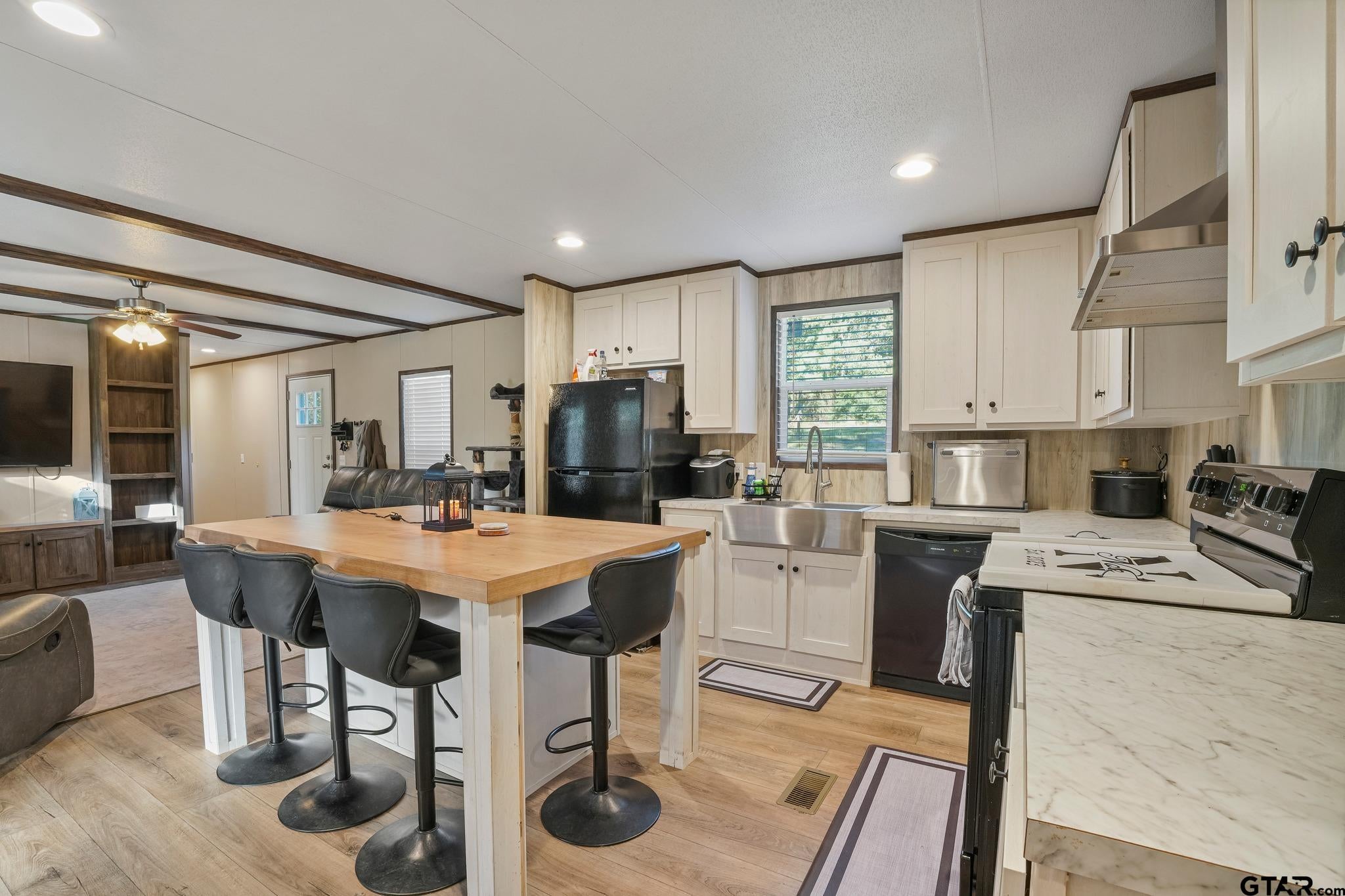 215 Pine Tree