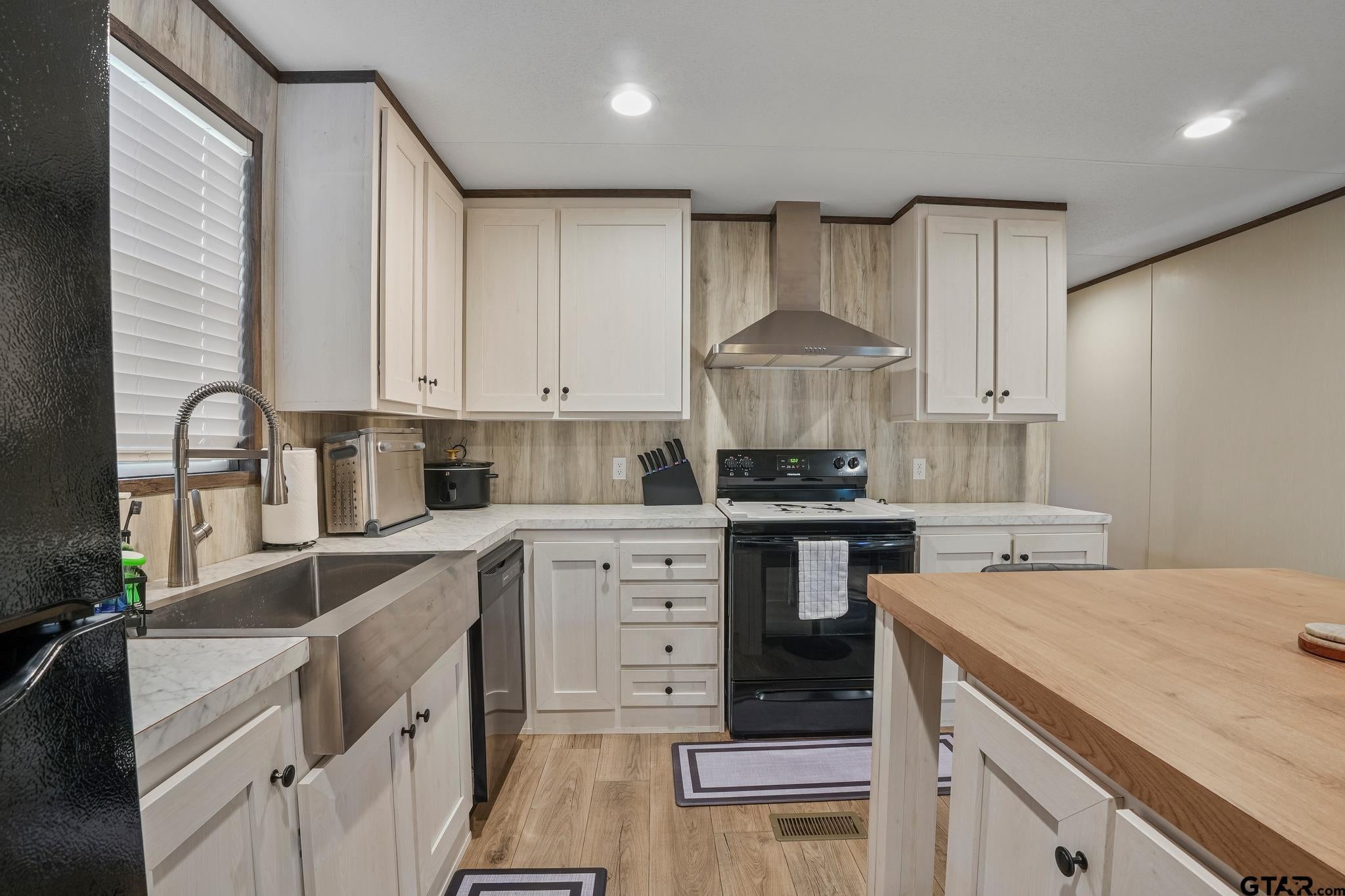 215 Pine Tree