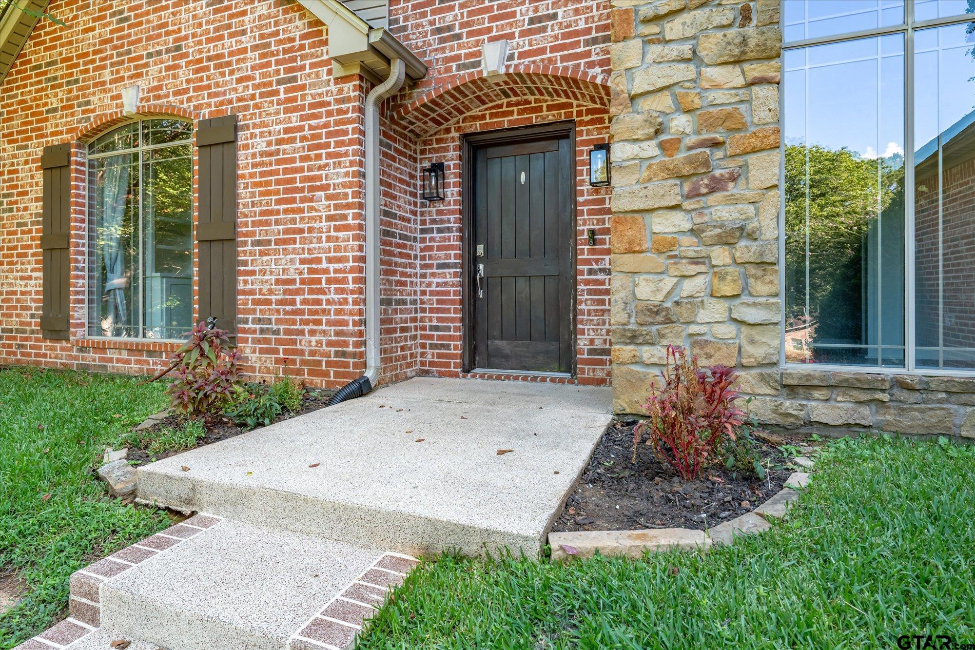 2811 Prestwick Road