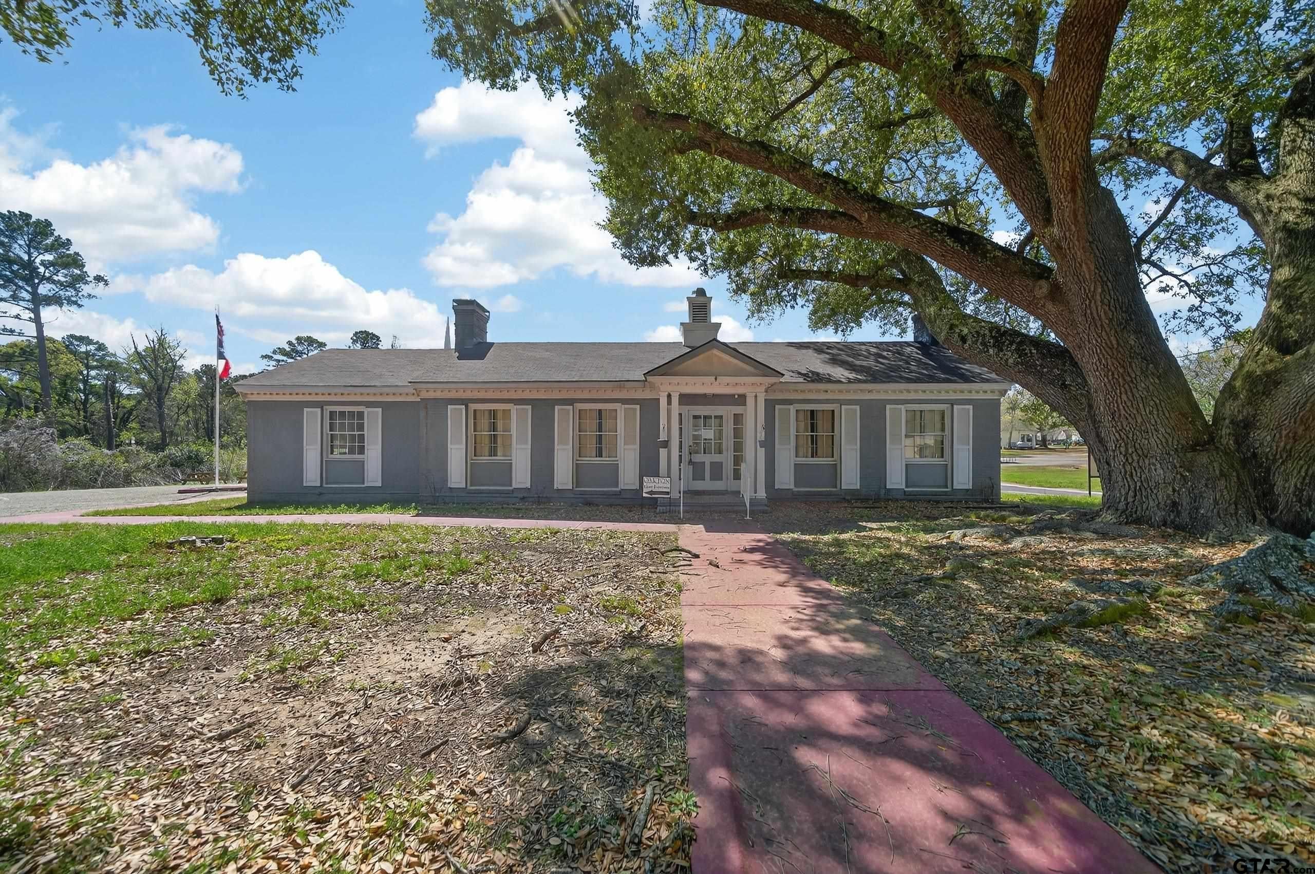 302 E South