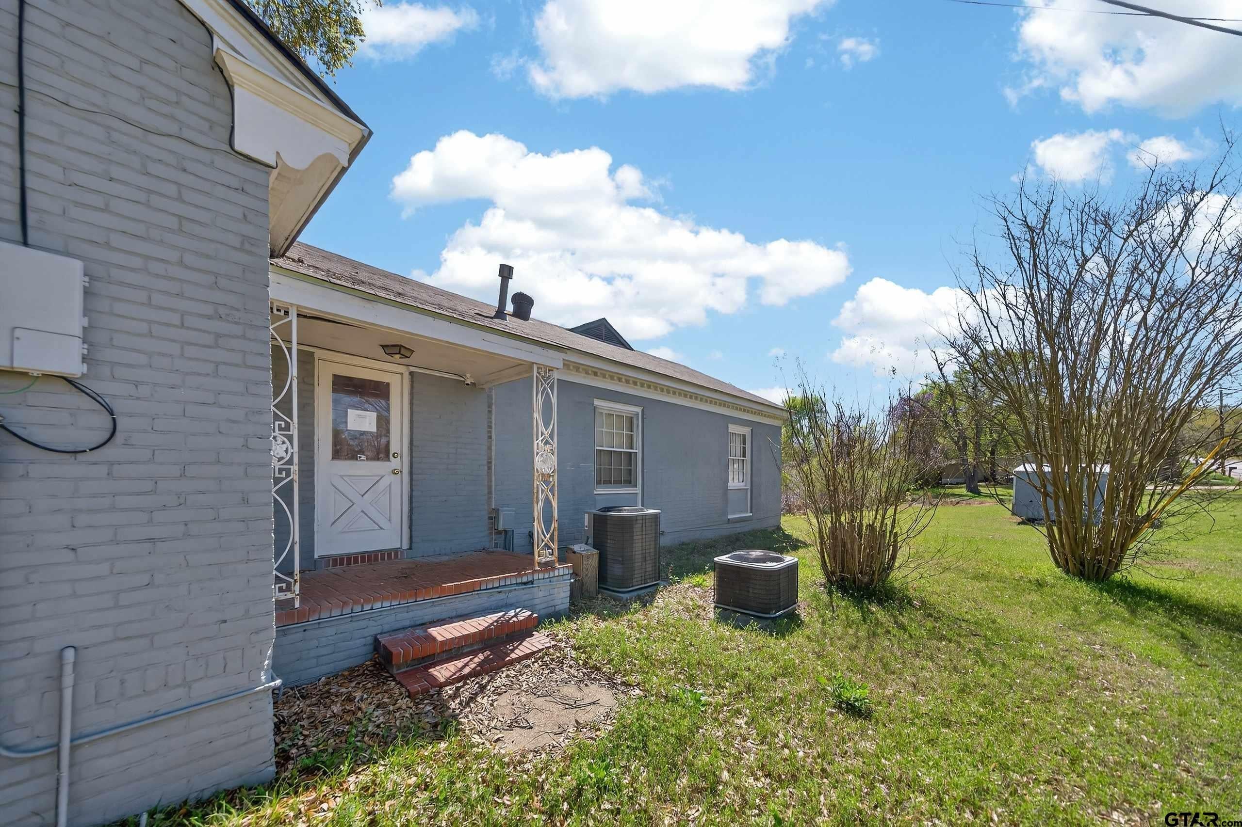 302 E South