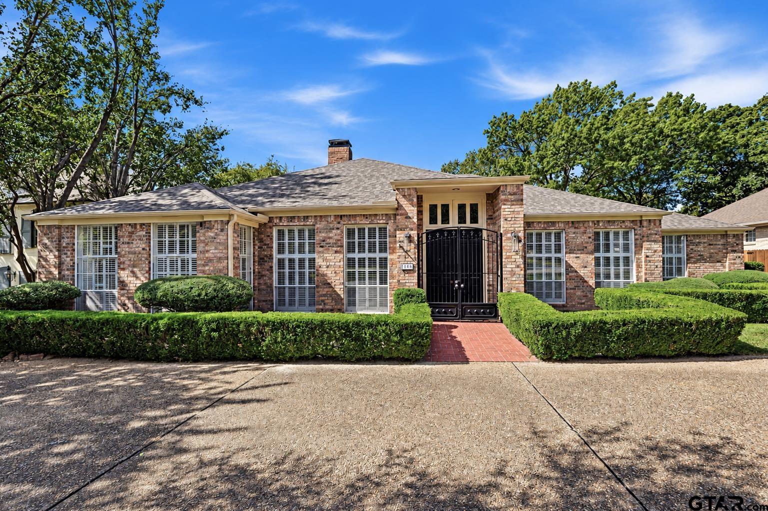 3505 Pat Ln