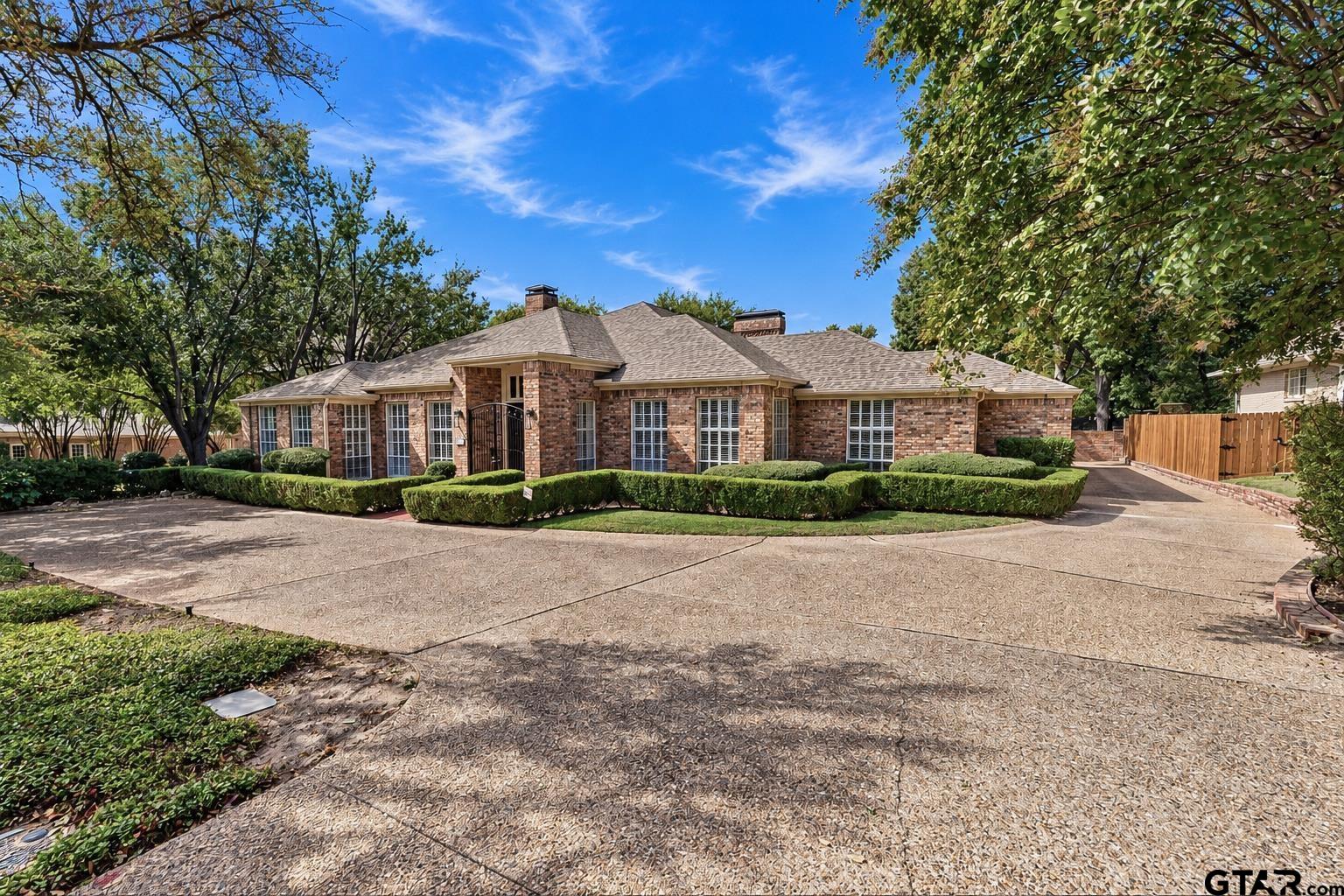 3505 Pat Ln