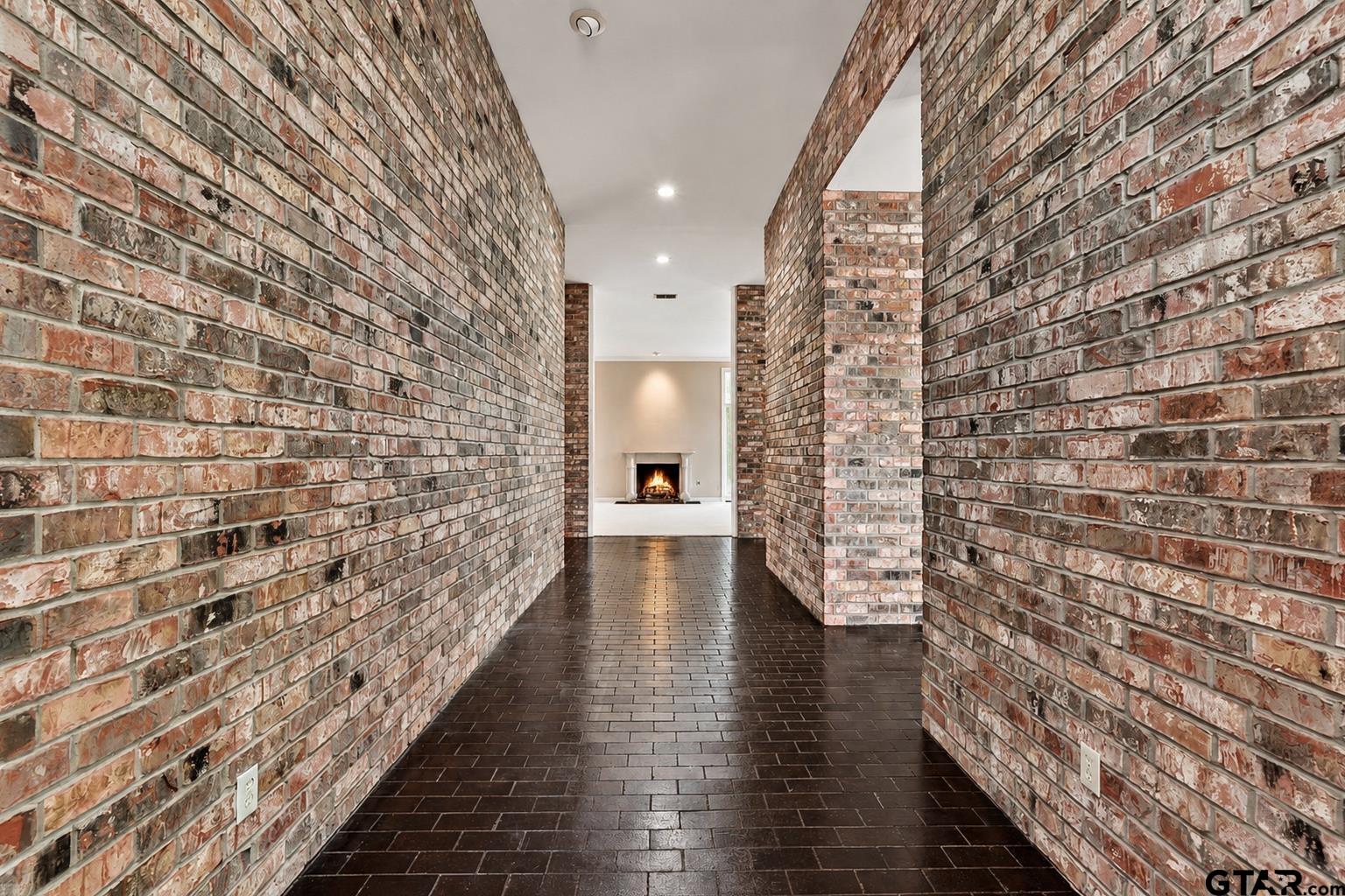 3505 Pat Ln