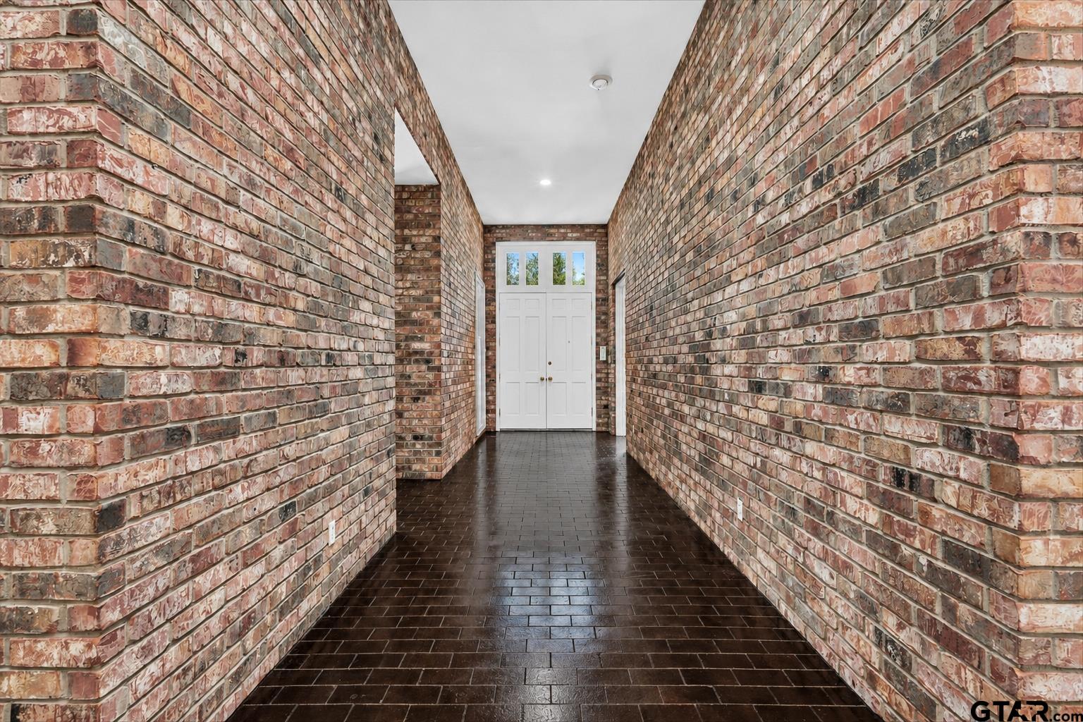 3505 Pat Ln