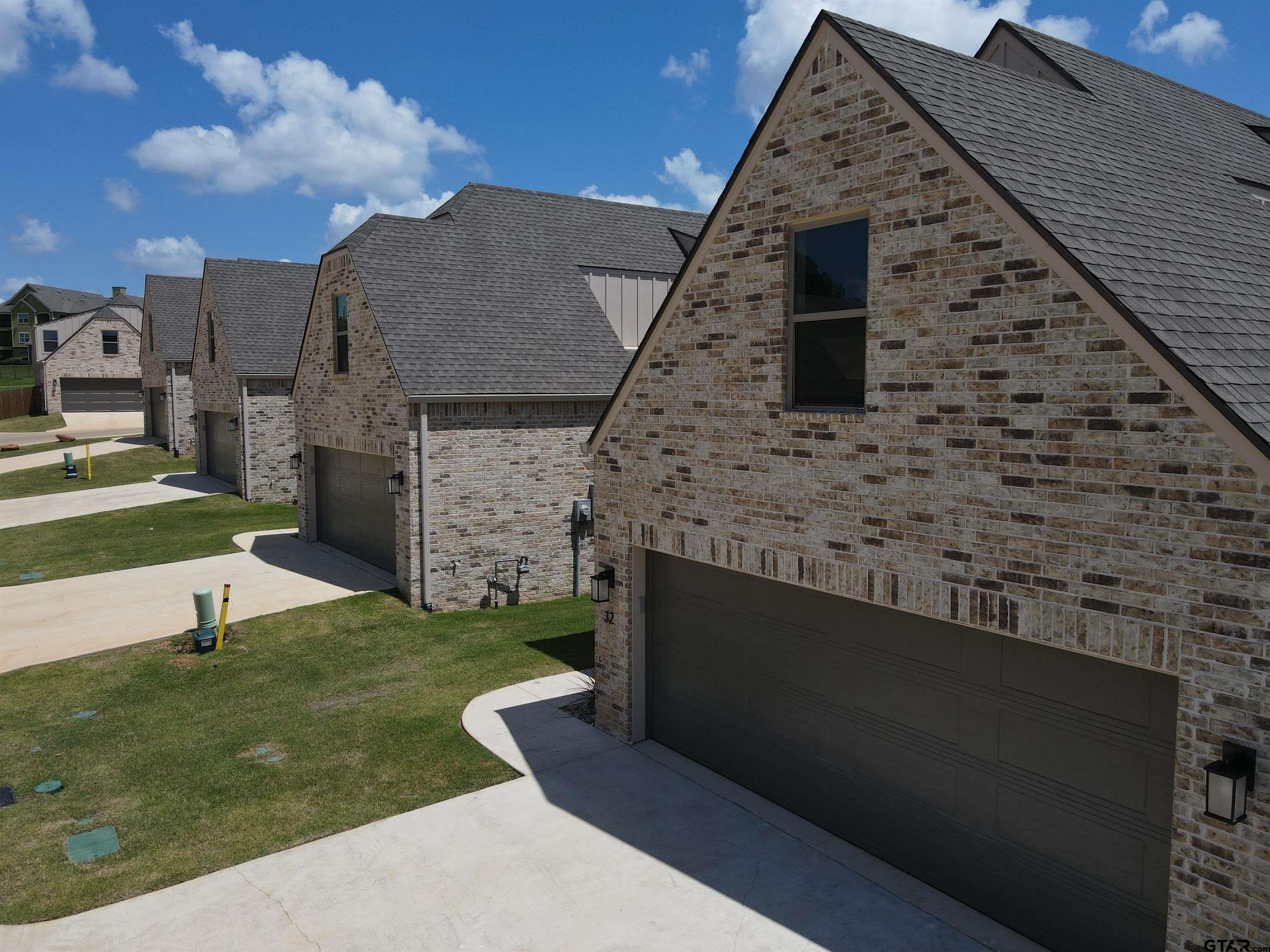 4344 Macnab Drive