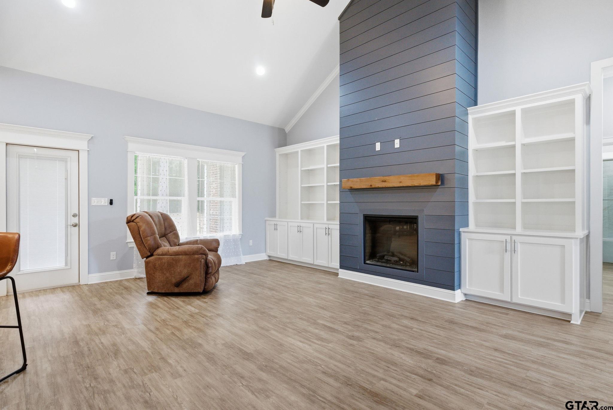 4033 Hanover Pl.