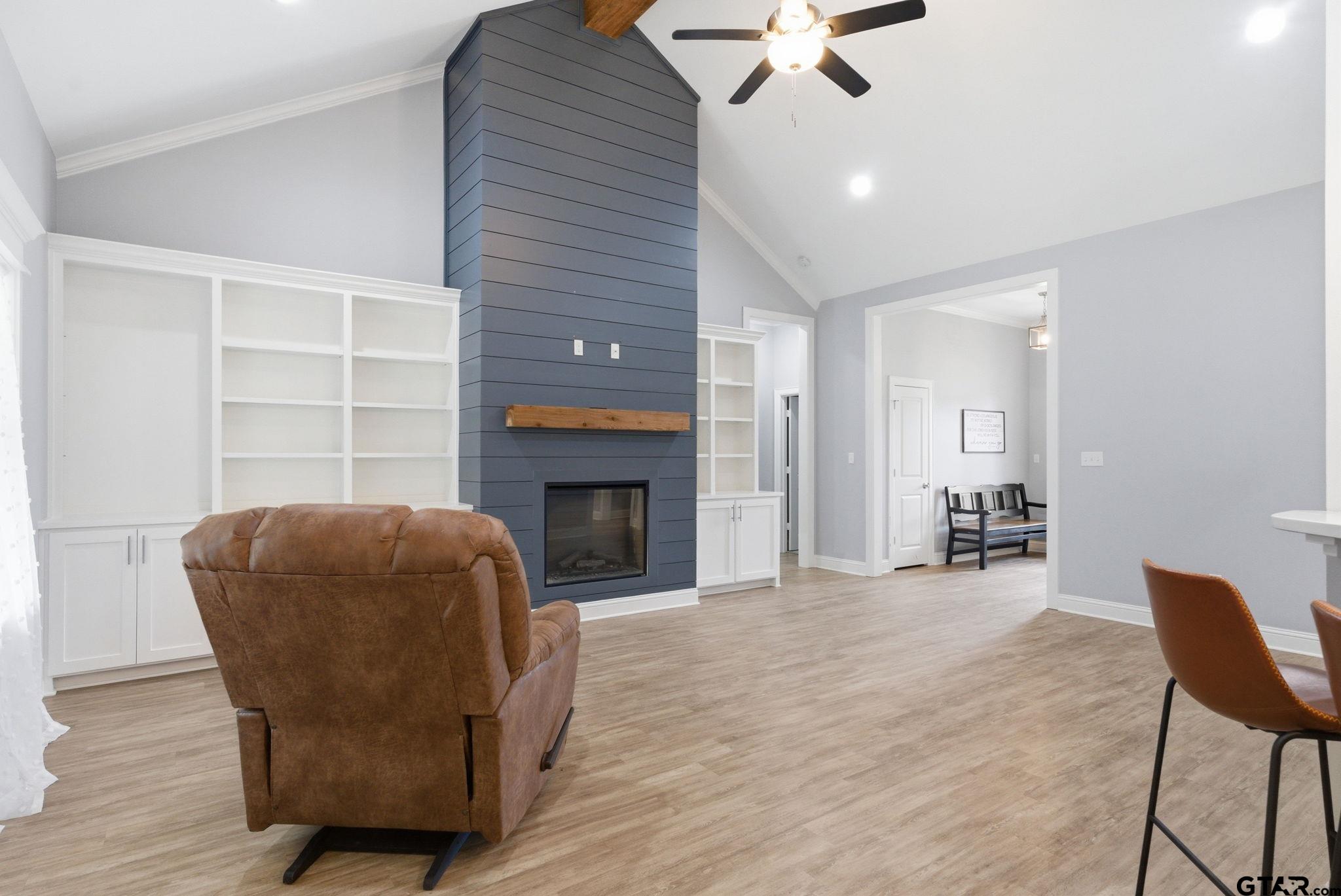 4033 Hanover Pl.