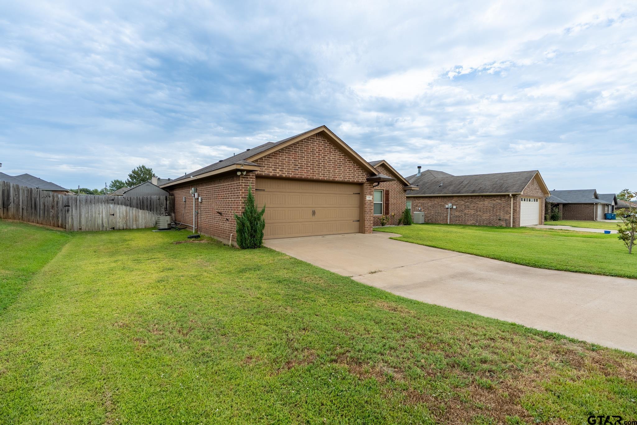 948 Redbud Ln