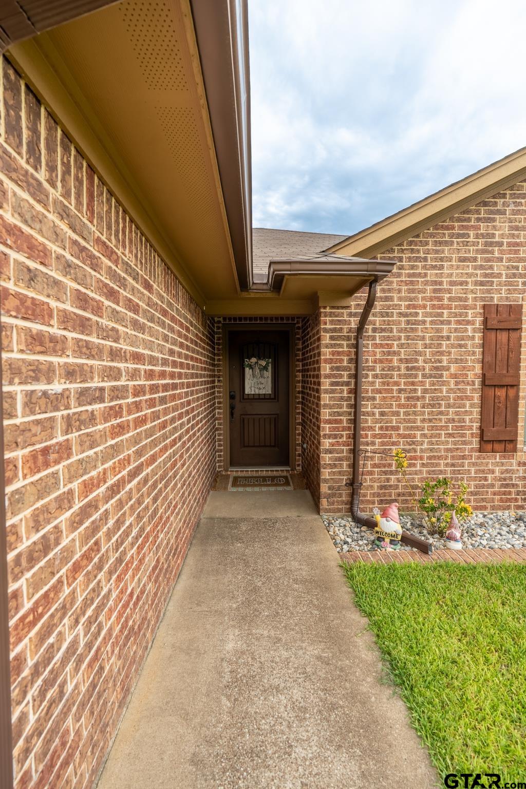 948 Redbud Ln
