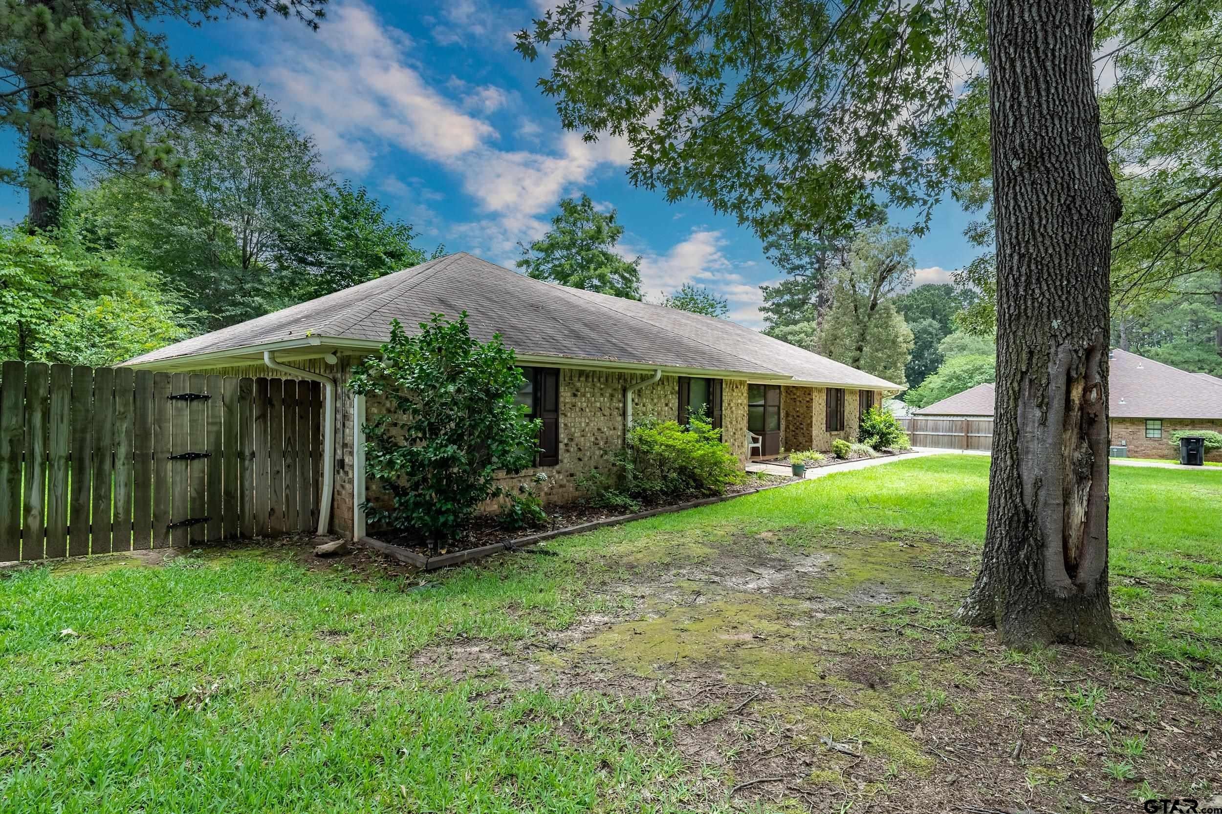 354 Royal Cir