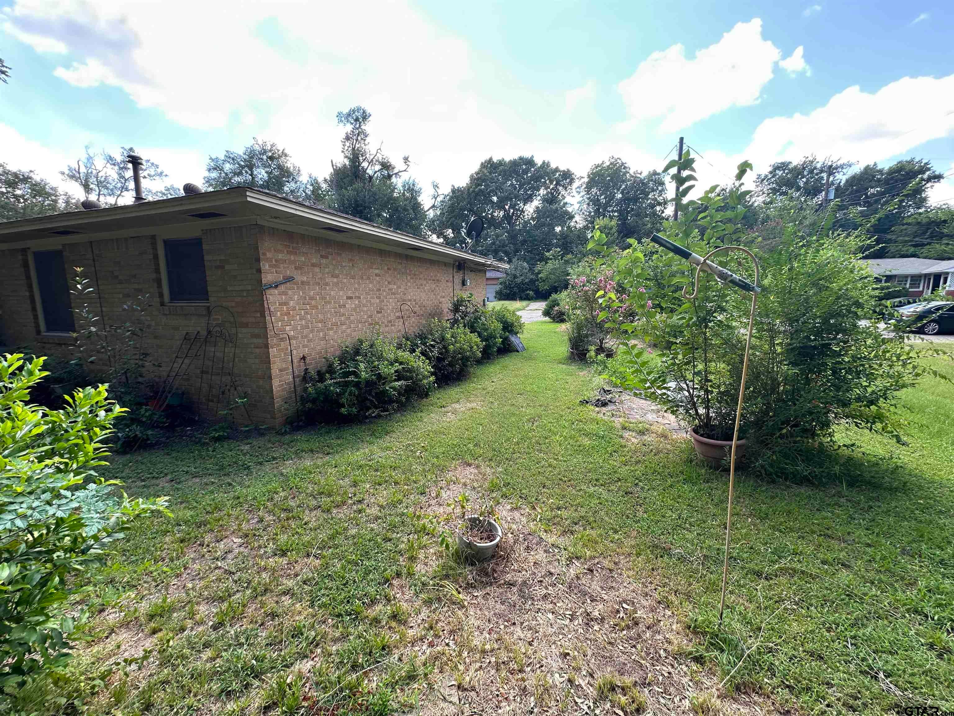 2100 Glenbrook Dr