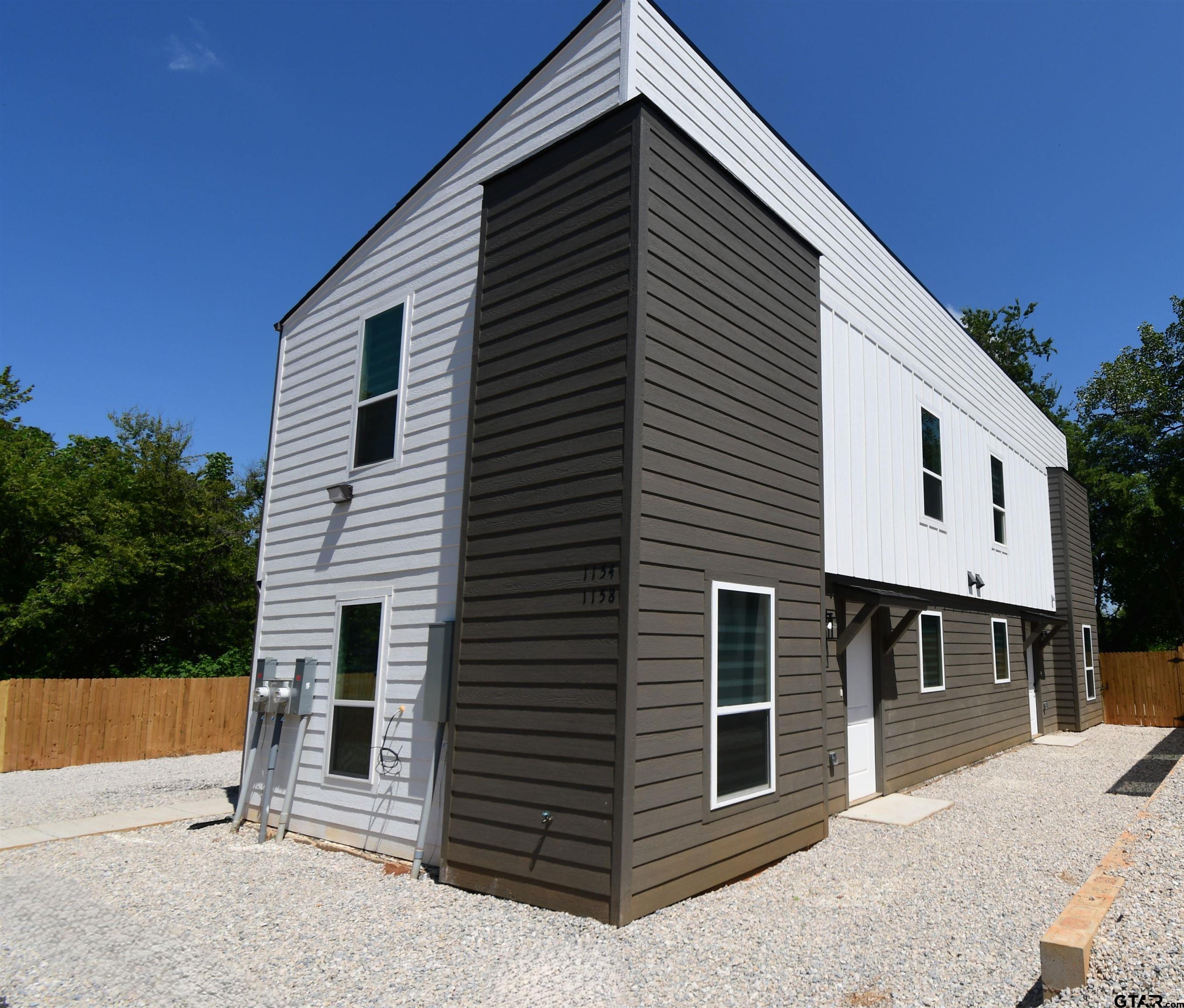 1158 Earle
