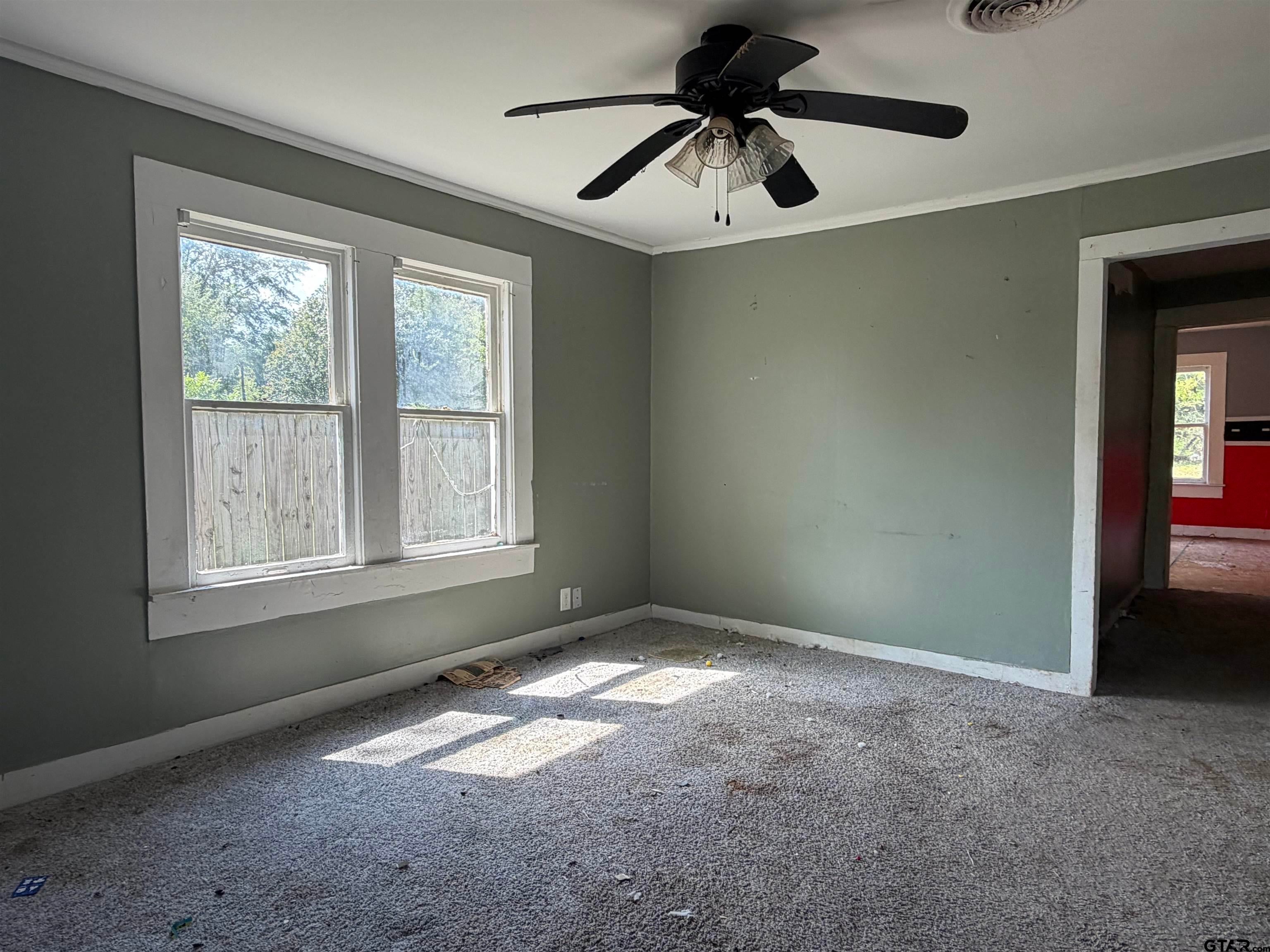 2712 W Upshur