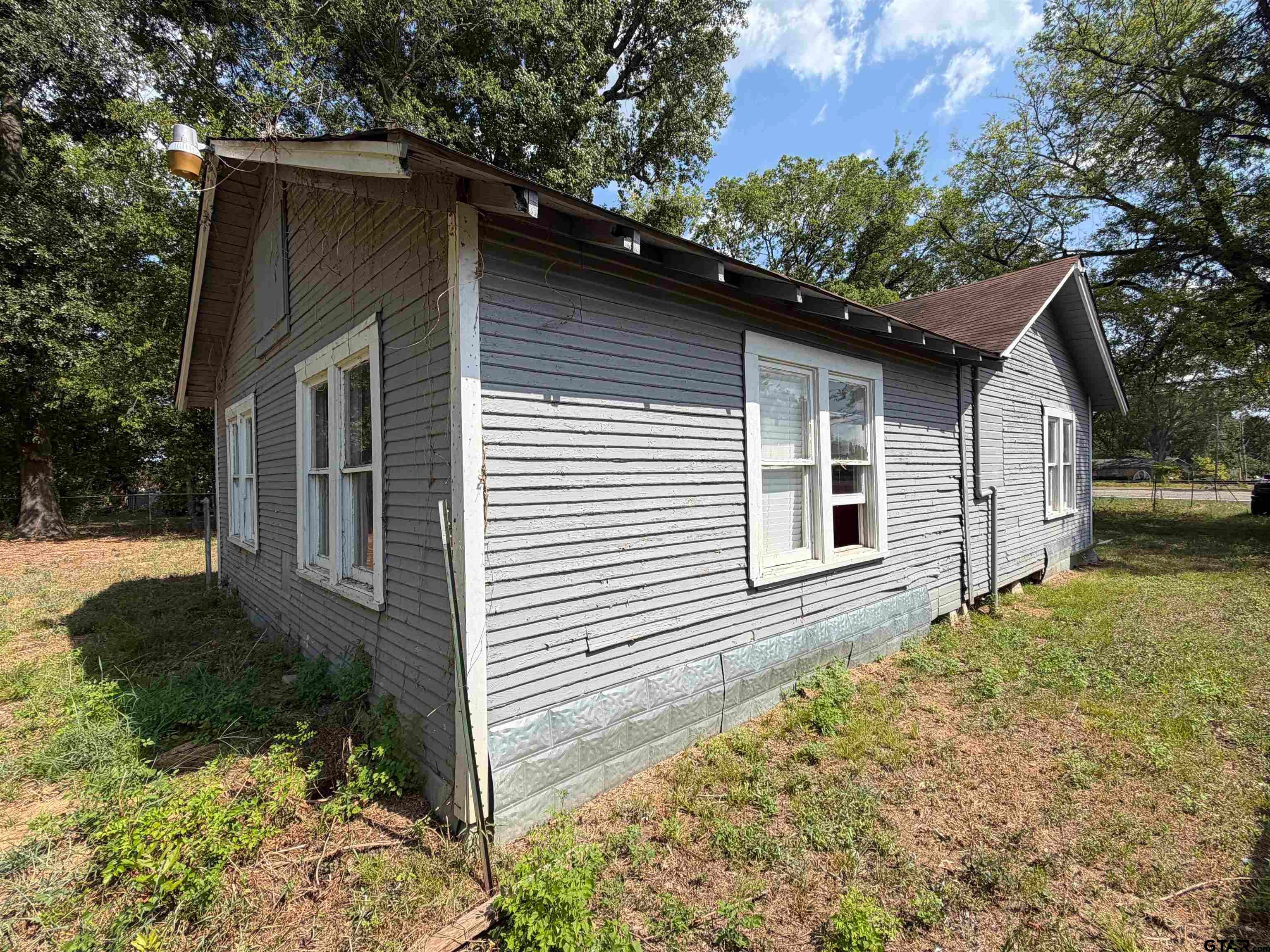 2712 W Upshur