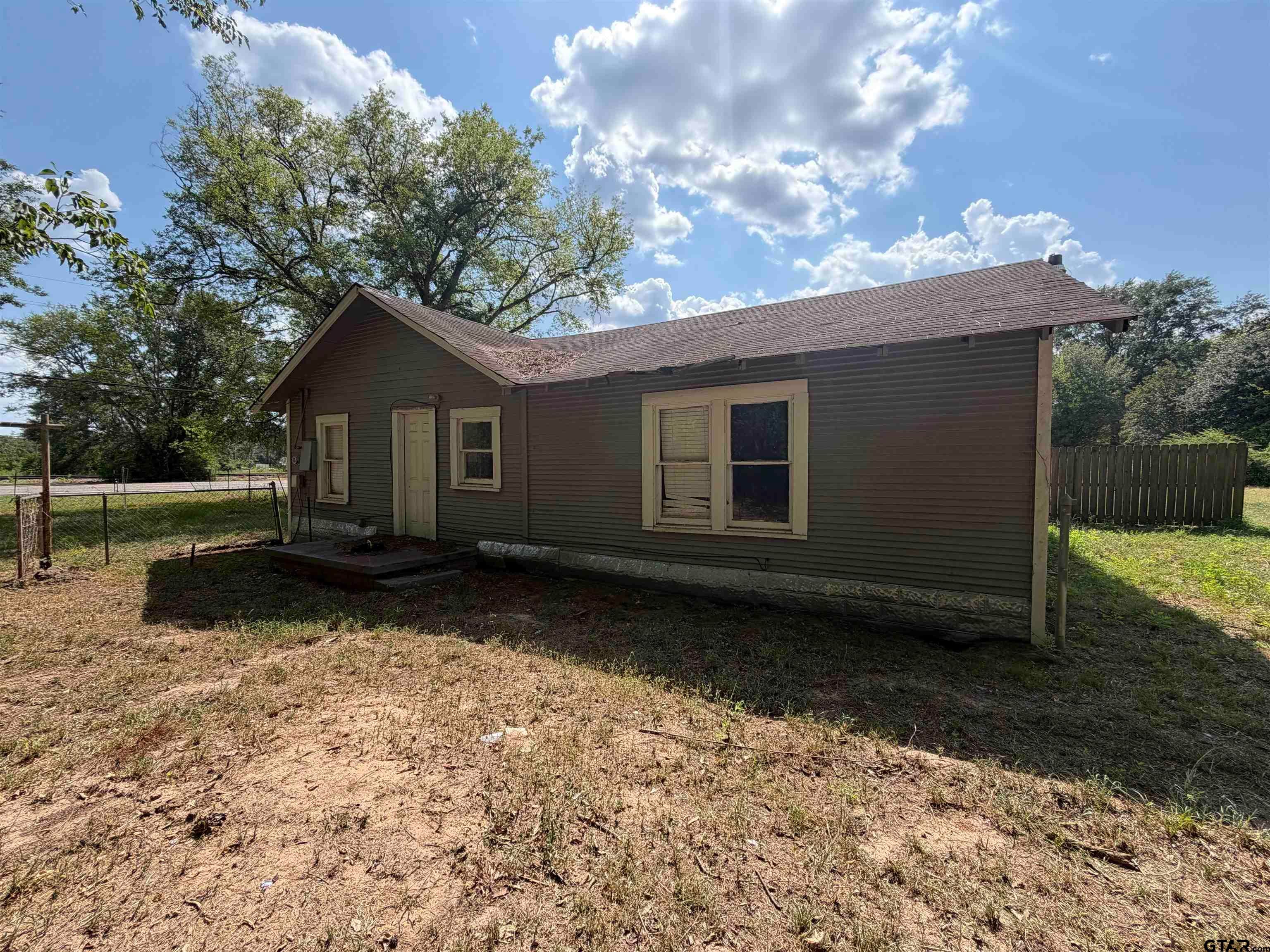 2712 W Upshur